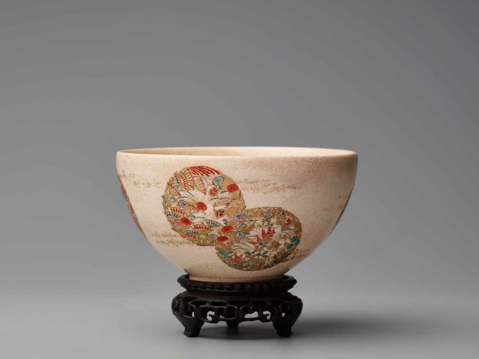 A JAPANESE SATSUMA BOWL WITH FLOWER CRESTSSatsuma ceramicJapan, late 19th century, Meiji period (