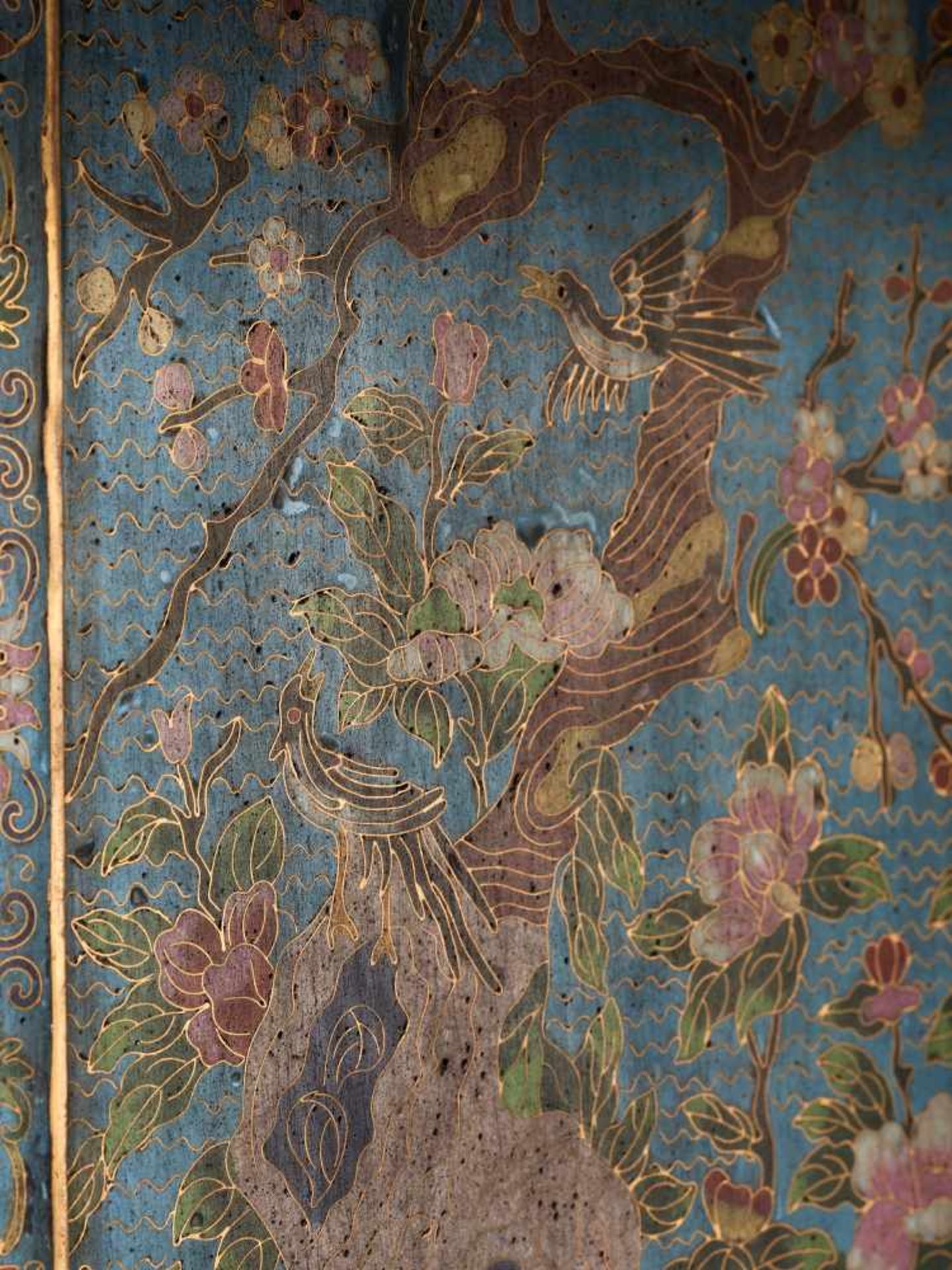 A CLOISONNE ‘LOTUS’ TABLE SCREEN AND STAND Cloisonné enamel on gilt bronze bodyChina, late Qing - Image 6 of 7