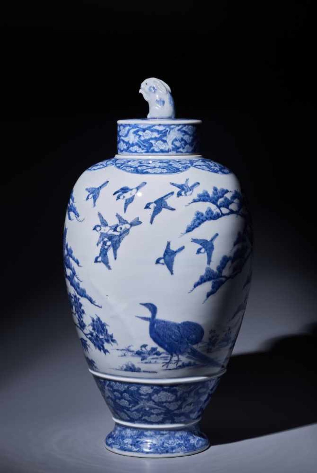 A LARGE AND FINE SETO-WARE BLUE AND WHITE PORCELAIN VASE BY KATO KICHIBEIPorcelain with blue and - Image 3 of 11