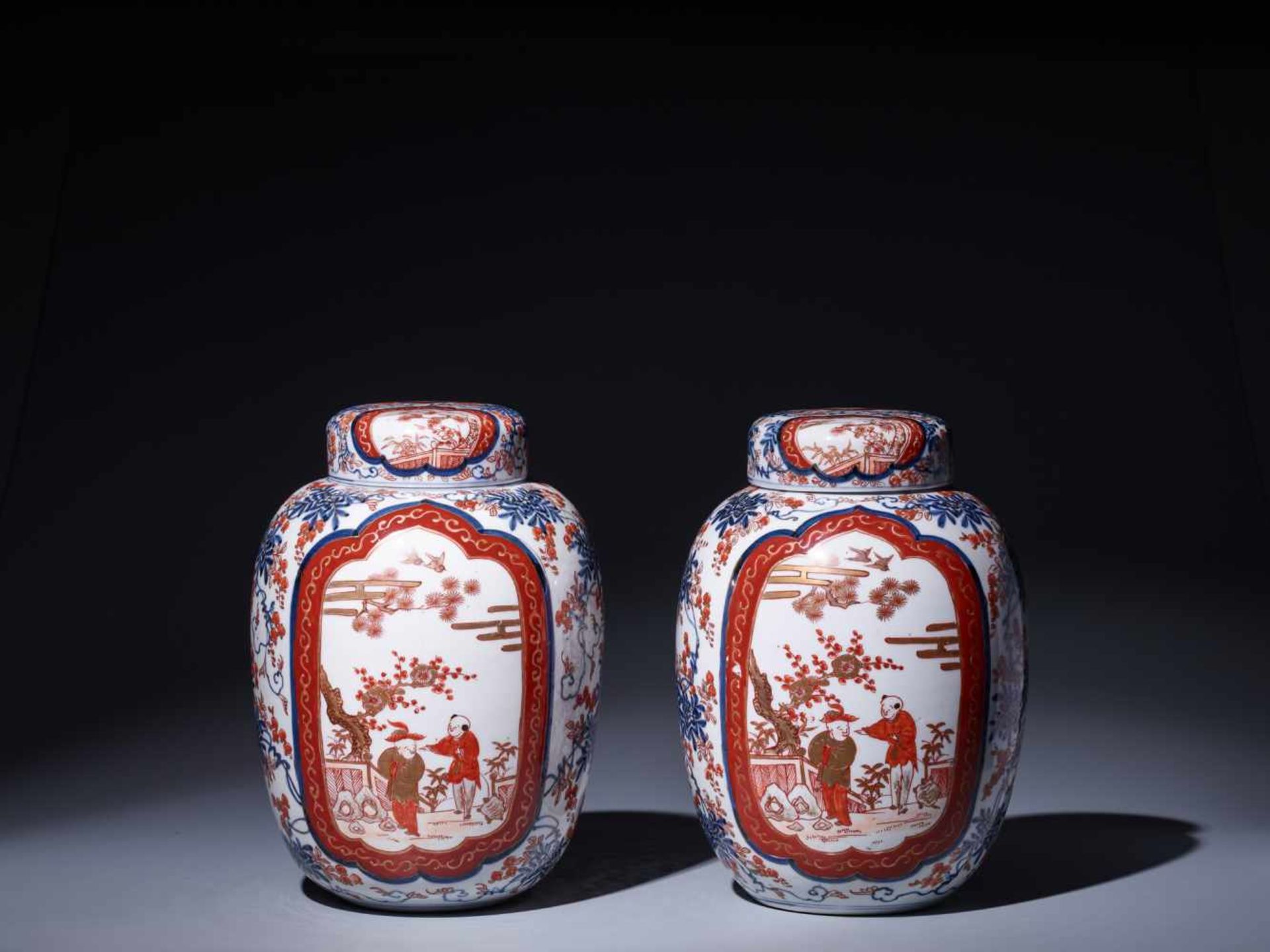 A PAIR OF IMARI PORCELAIN GINGER JARS WITH LIDSImari porcelainJapan, 1900s, Meiji period (1868-