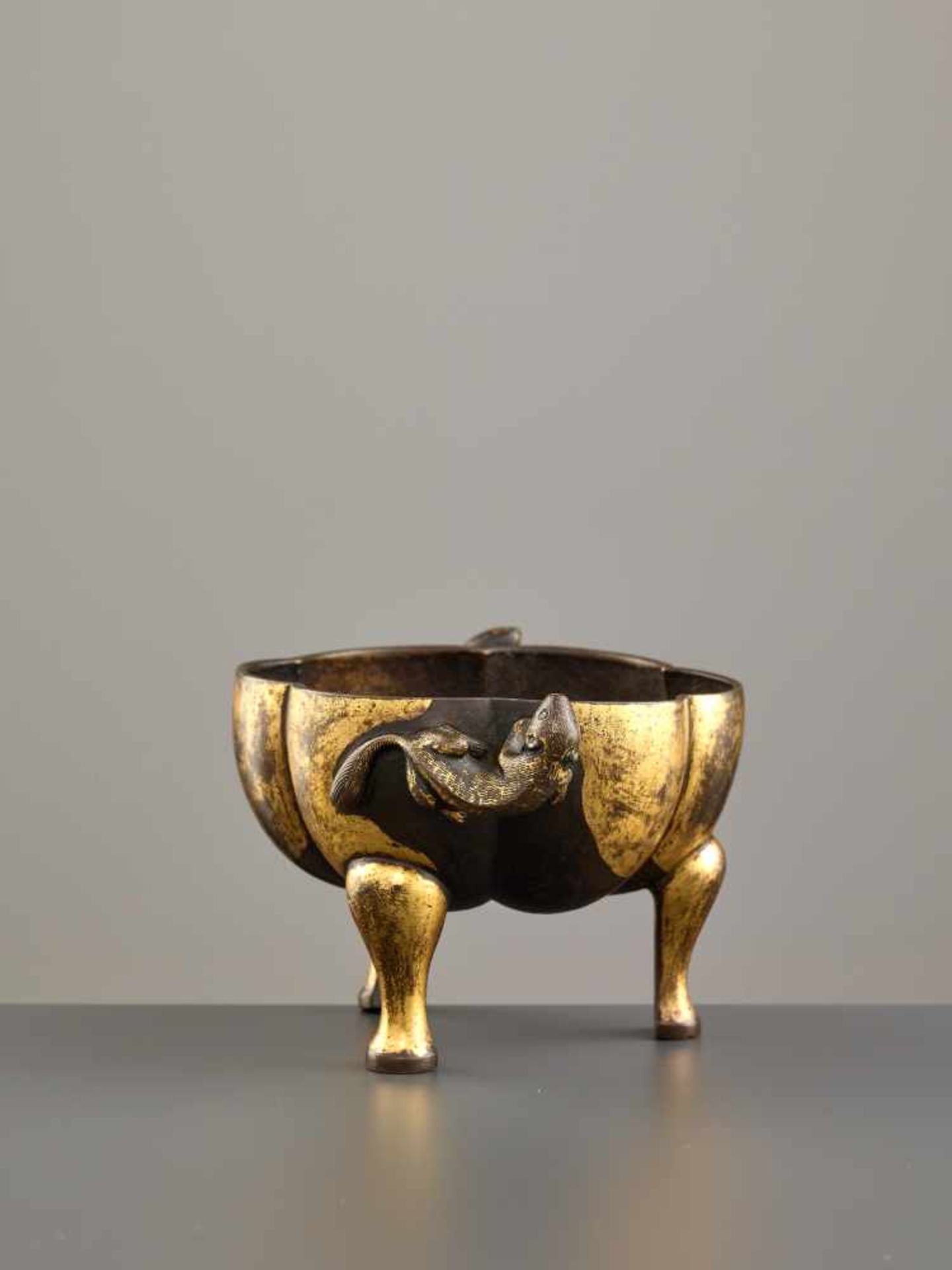 A PARCEL GILT TRIPOD CENSER WITH MONGOOSES, MING DYNASTY Parcel gilt copper bronze alloy, cast and - Image 4 of 9