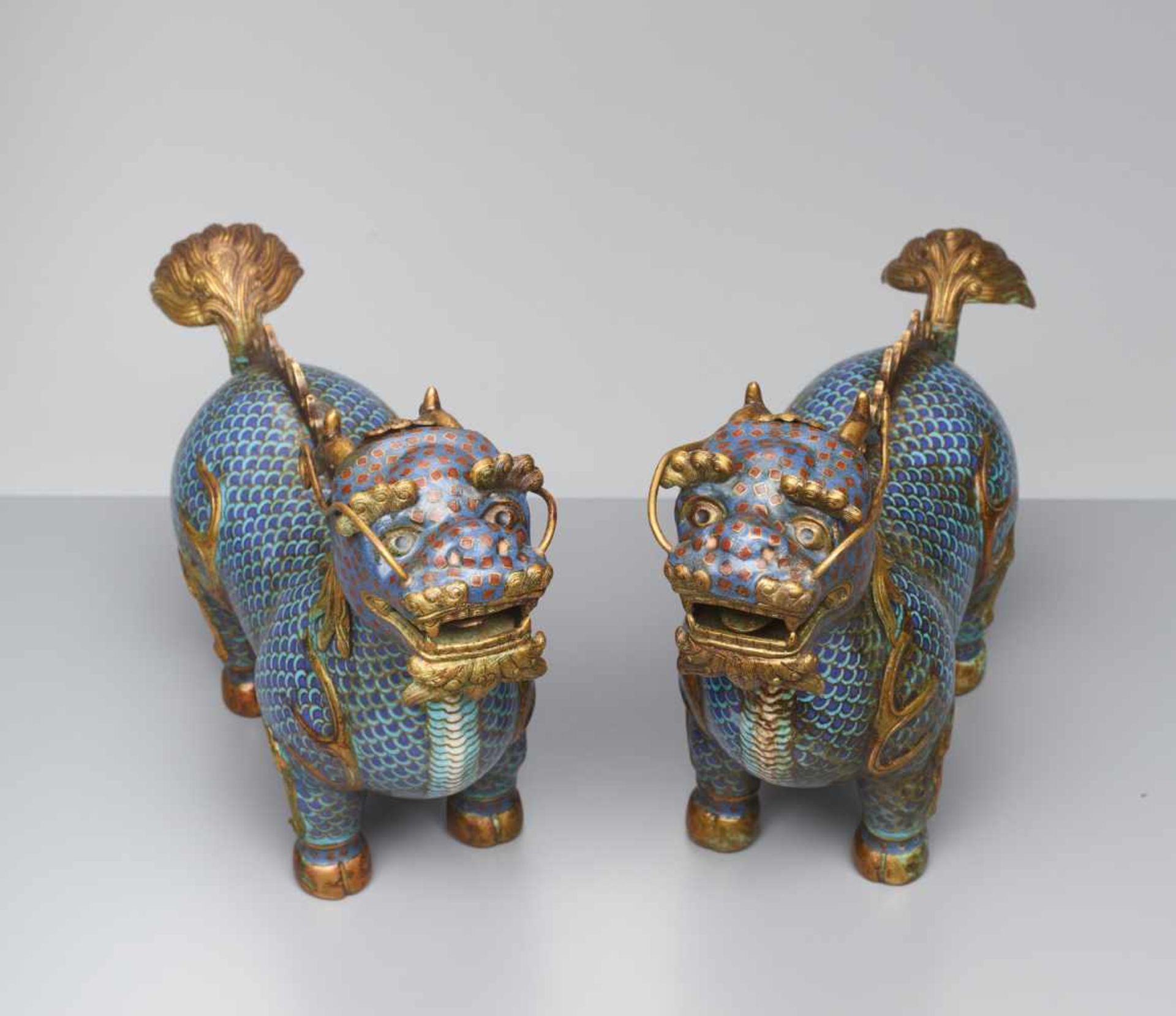 TWO CLOISONNÉ ENAMEL QILIN, QING DYNASTY The bronze bodies with polychrome cloisonné enamels and - Image 5 of 10