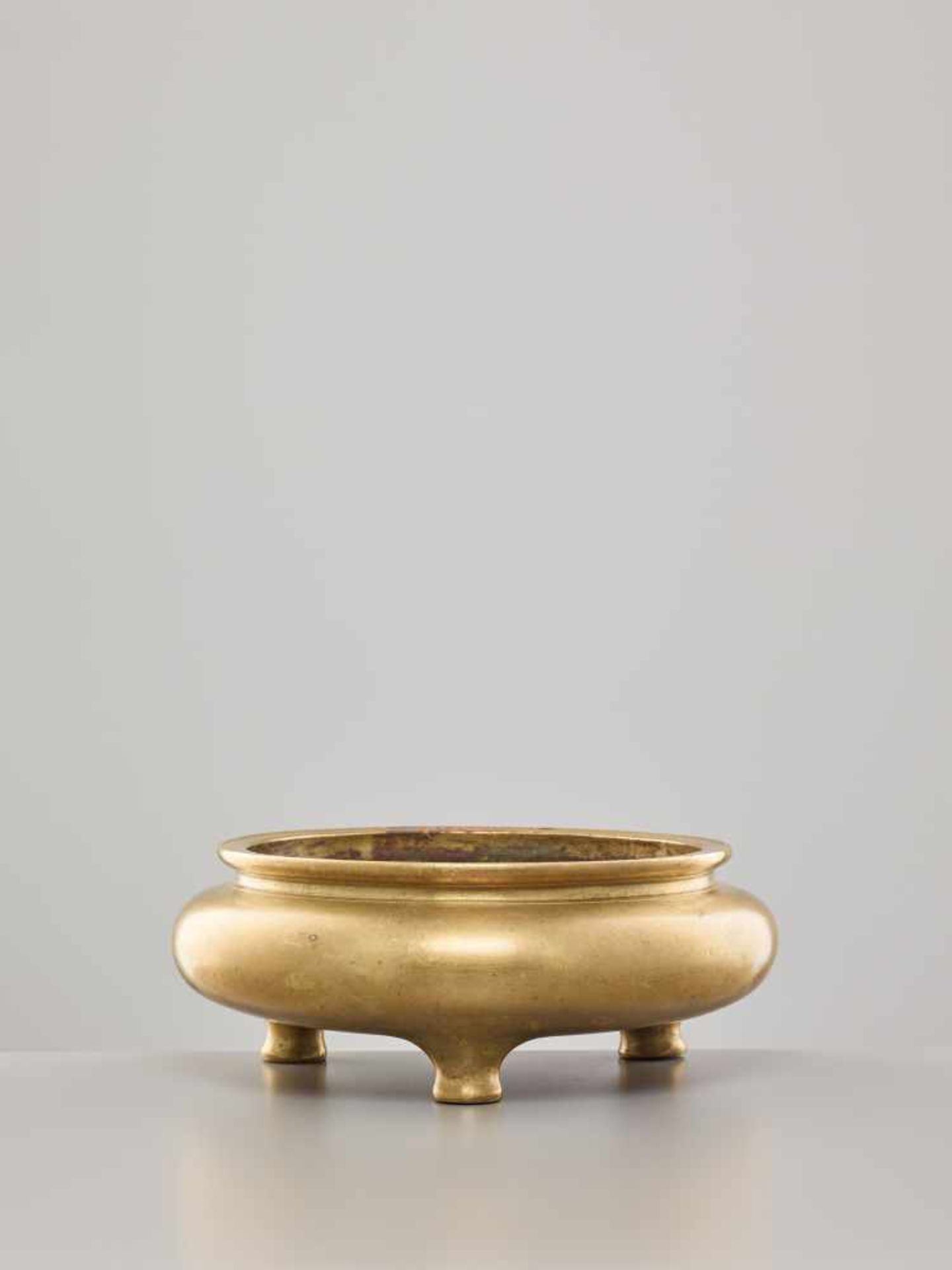 A BRONZE TRIPOD CENSER, XUANDE MARK, 17TH CENTURYThe bronze patinated to a light golden-brown