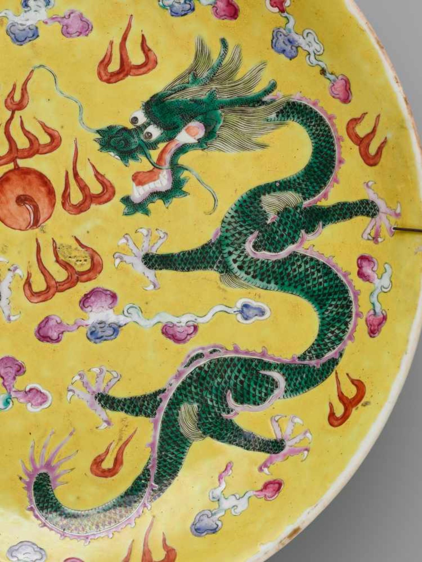 A ‘DRAGON’ PORCELAIN CHARGER, LATE QING DYNASTYThe massively potted plate painted in polychrome - Image 2 of 6
