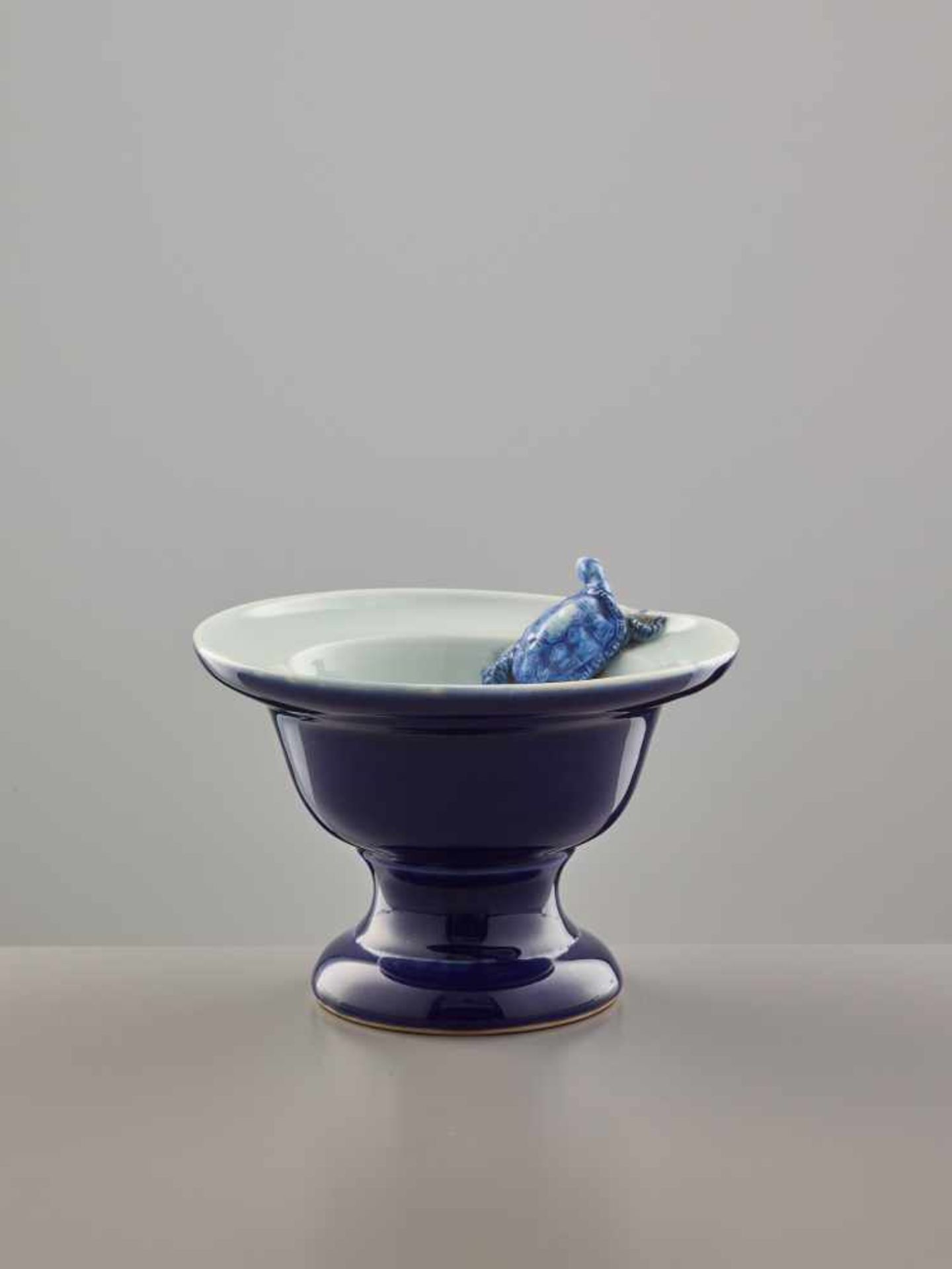 AN AMUSING HIRADO STYLE BLUE AND WHITE PORCELAIN VESSEL WITH AN ESCAPING TORTOISEPorcelainJapan, - Image 2 of 8