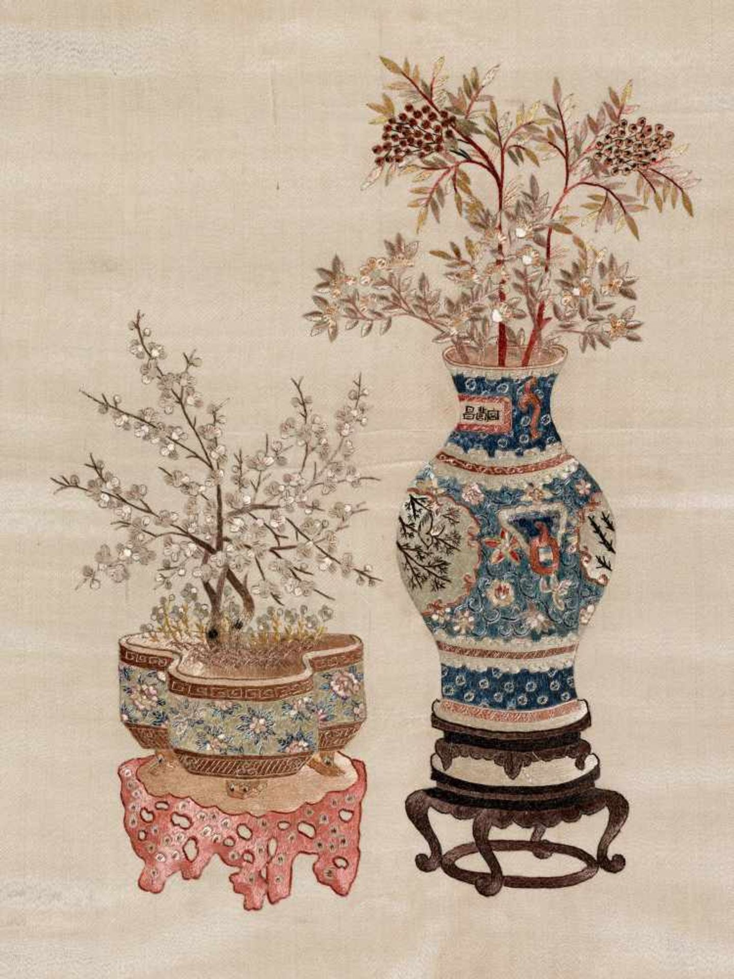 A VERY FINE SILK EMBROIDERY WITH FALANGCAI WARES, QING DYNASTYSilk with multi-colored silk - Image 3 of 9