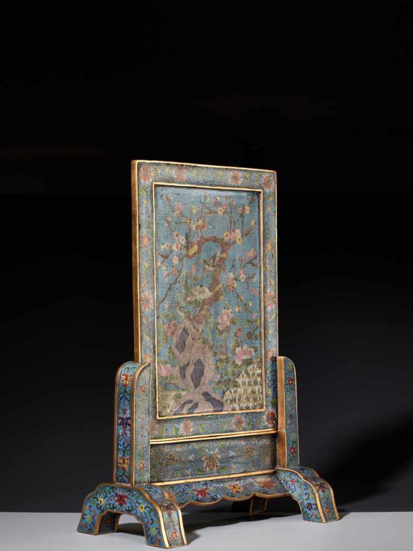 A CLOISONNE ‘LOTUS’ TABLE SCREEN AND STAND Cloisonné enamel on gilt bronze bodyChina, late Qing - Image 5 of 7