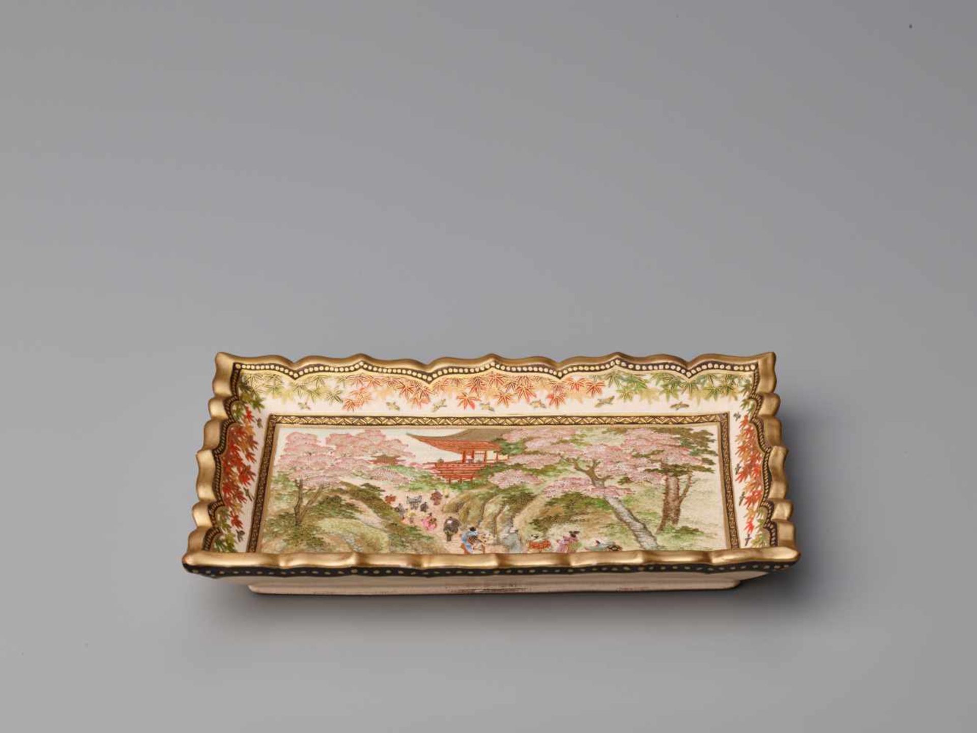 A FINE SATSUMA TRAY BY SENZANSatsuma ceramicJapan, late 19th century, Meiji period (1868-1912)The - Image 10 of 11