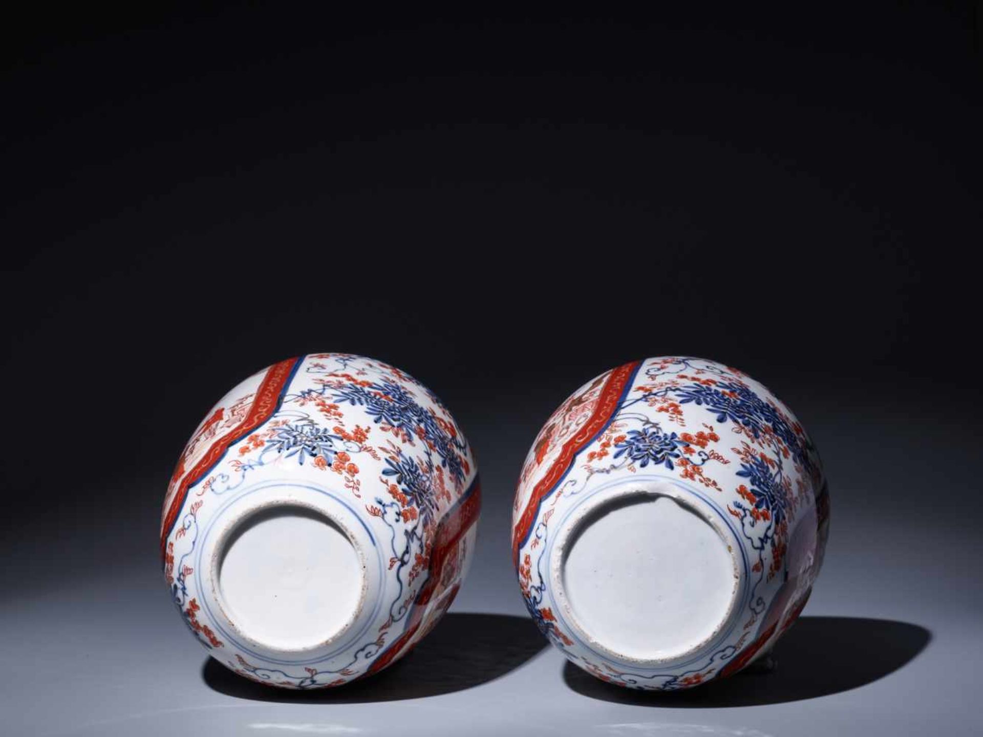 A PAIR OF IMARI PORCELAIN GINGER JARS WITH LIDSImari porcelainJapan, 1900s, Meiji period (1868- - Image 6 of 6