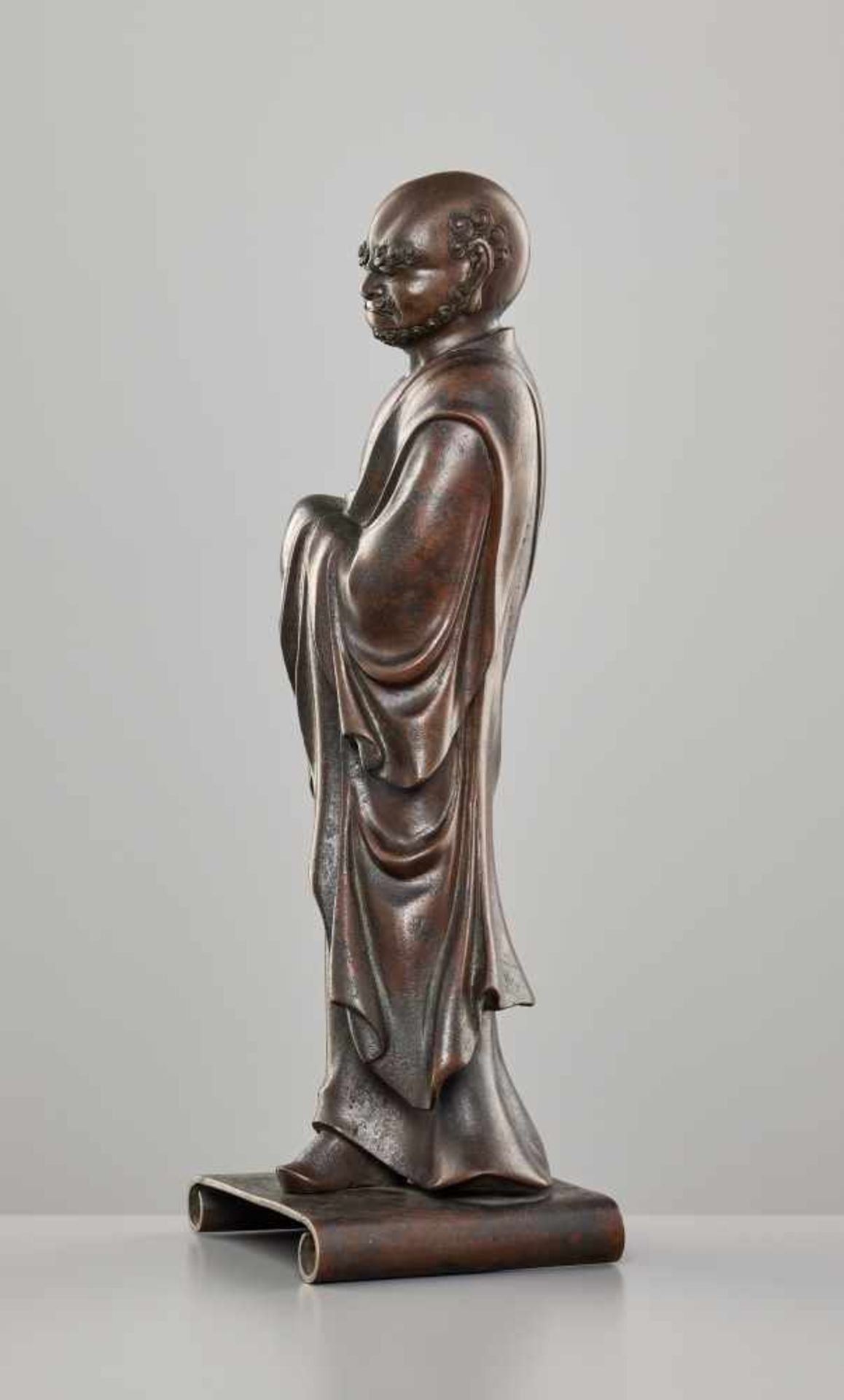 AN EXCELLENT BRONZE STATUE OF DARUMA, 17th/18th CENTURYBronzeJapan, 17th/18th century, Edo period ( - Image 5 of 16