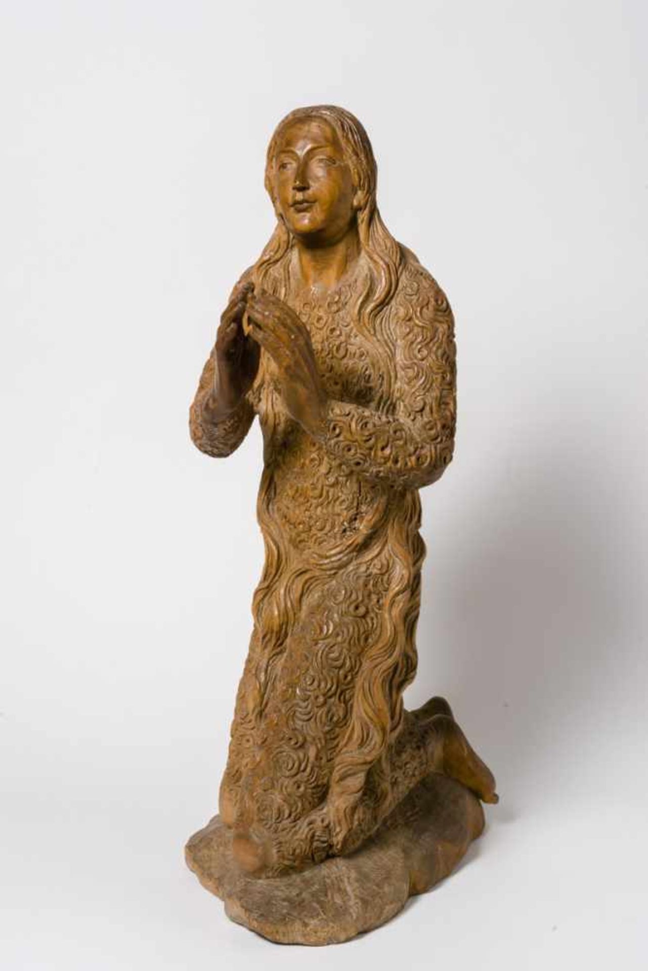 Betende Heilige, wohl Maria v. Ägypten Holzfigur, wohl 17. Jh. ca. 80 cm hoch Praying Saint,