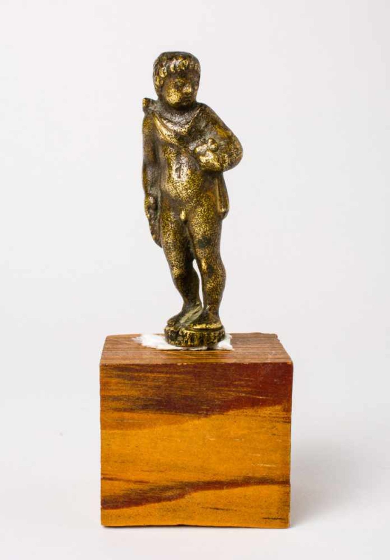 Knabe Bronzefigur, wohl 16. / 17. Jh. 6,8 cm hoch, Sockel: 3,1 cm Boy, Bronze figure, probably 16/