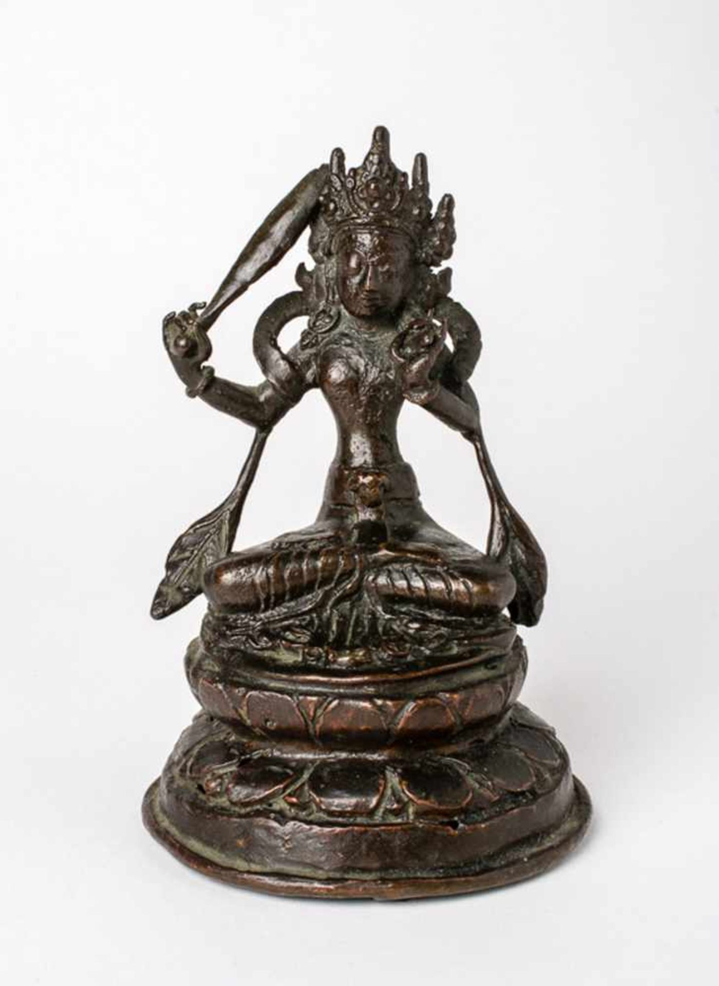 Tibeto-chinesische Gottheit Bronzefigur, wohl 19. Jh. 13,1 cm hoch A Sino-Tibetan deity, bronze