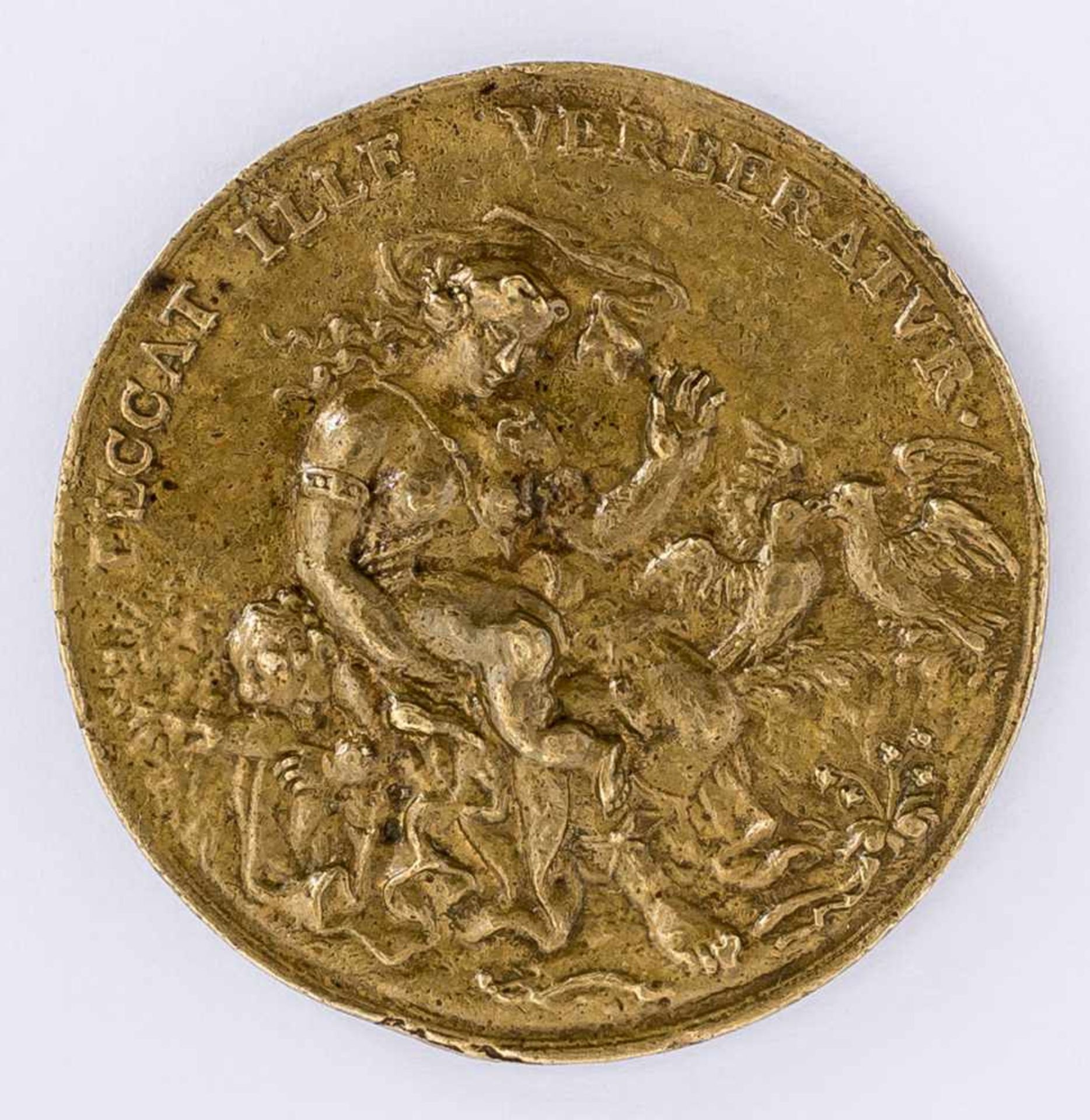 Venus und Cupido Medaille, wohl 16. / 17. Jh. Durchmesser 4,7 cm Vorderseite: Sitzende Venus schlägt