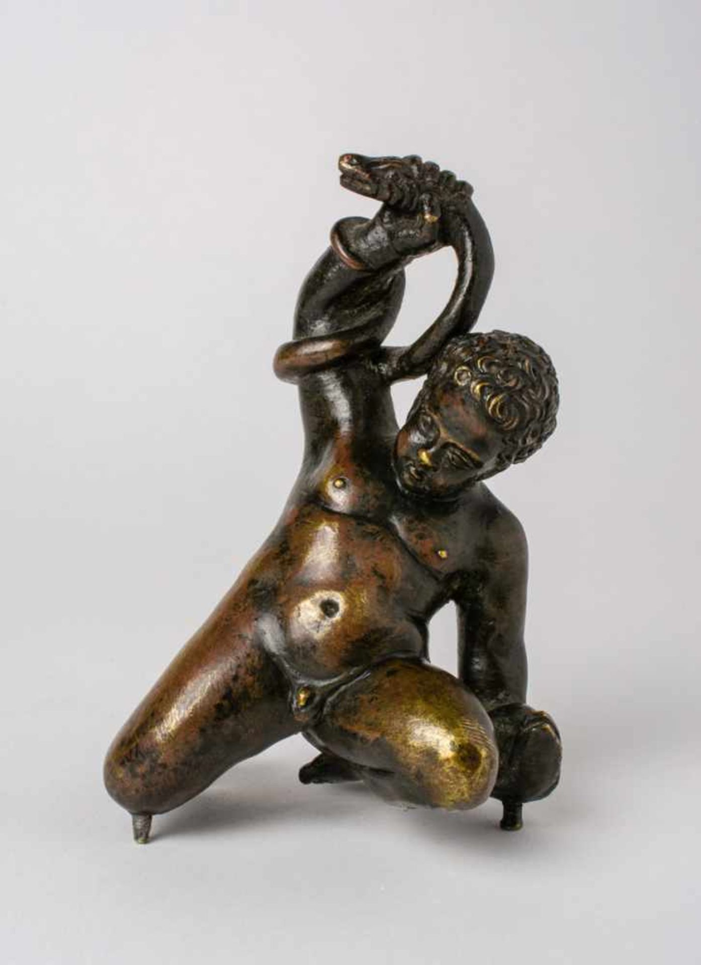 Herkulesknabe mit Schlange Bronzefigur, wohl 16. /17. Jh. 10,5 cm hoch Little Hercules with snake,