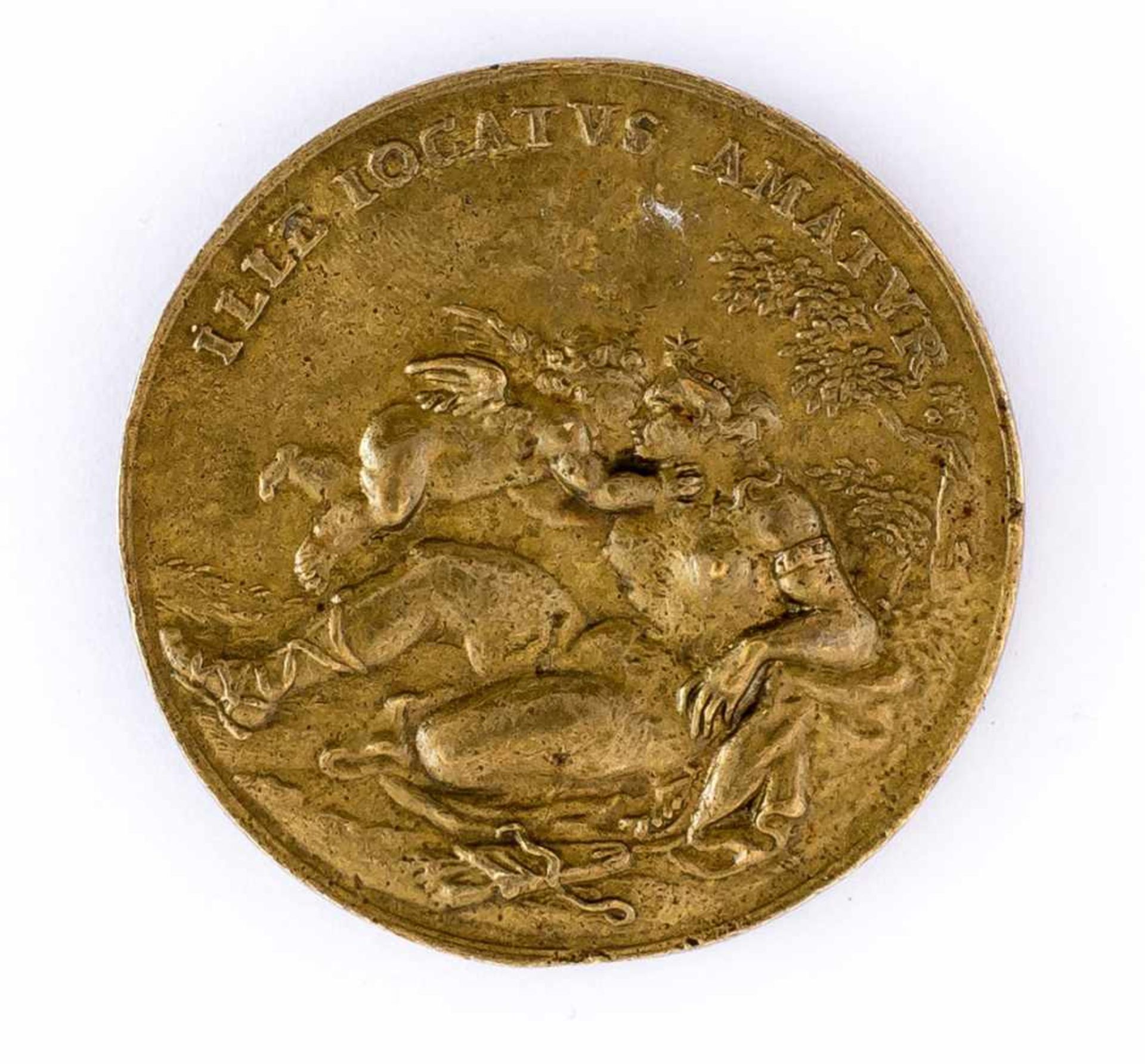 Venus und Cupido Medaille, wohl 16. / 17. Jh. Durchmesser 4,7 cm Vorderseite: Sitzende Venus schlägt - Bild 2 aus 2