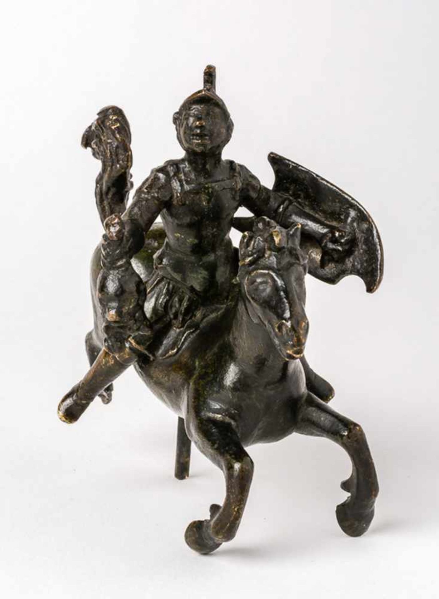 Kämpfer zu Pferd Bronzefigur, wohl 16. / 17. Jh. 8,5 cm hoch Warrior on horseback, Bronze figure, - Image 2 of 2