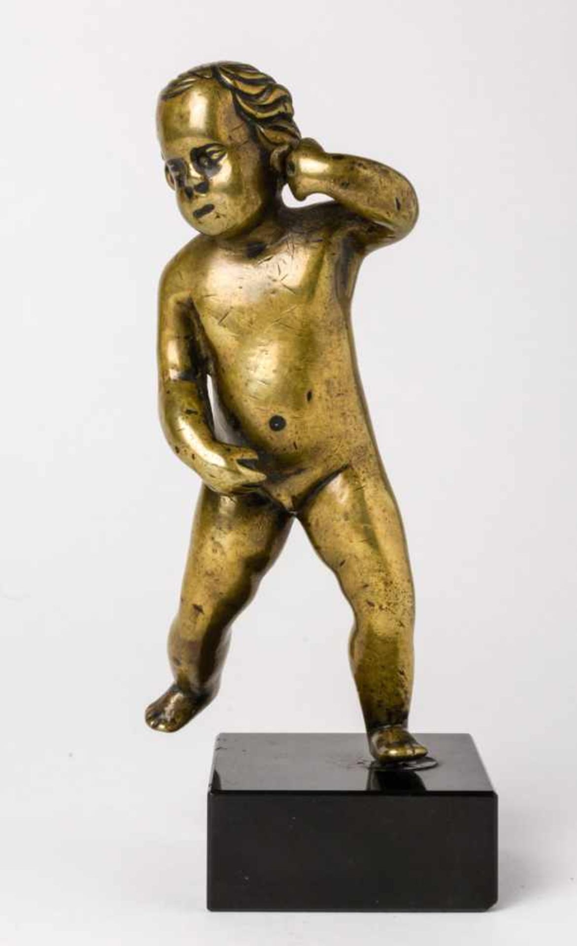 Knabe Bronzefigur, Nürnberg, wohl 16. / 17. Jh. 12,5 cm hoch, Sockel: 2 cm A Boy, Bronze figure,