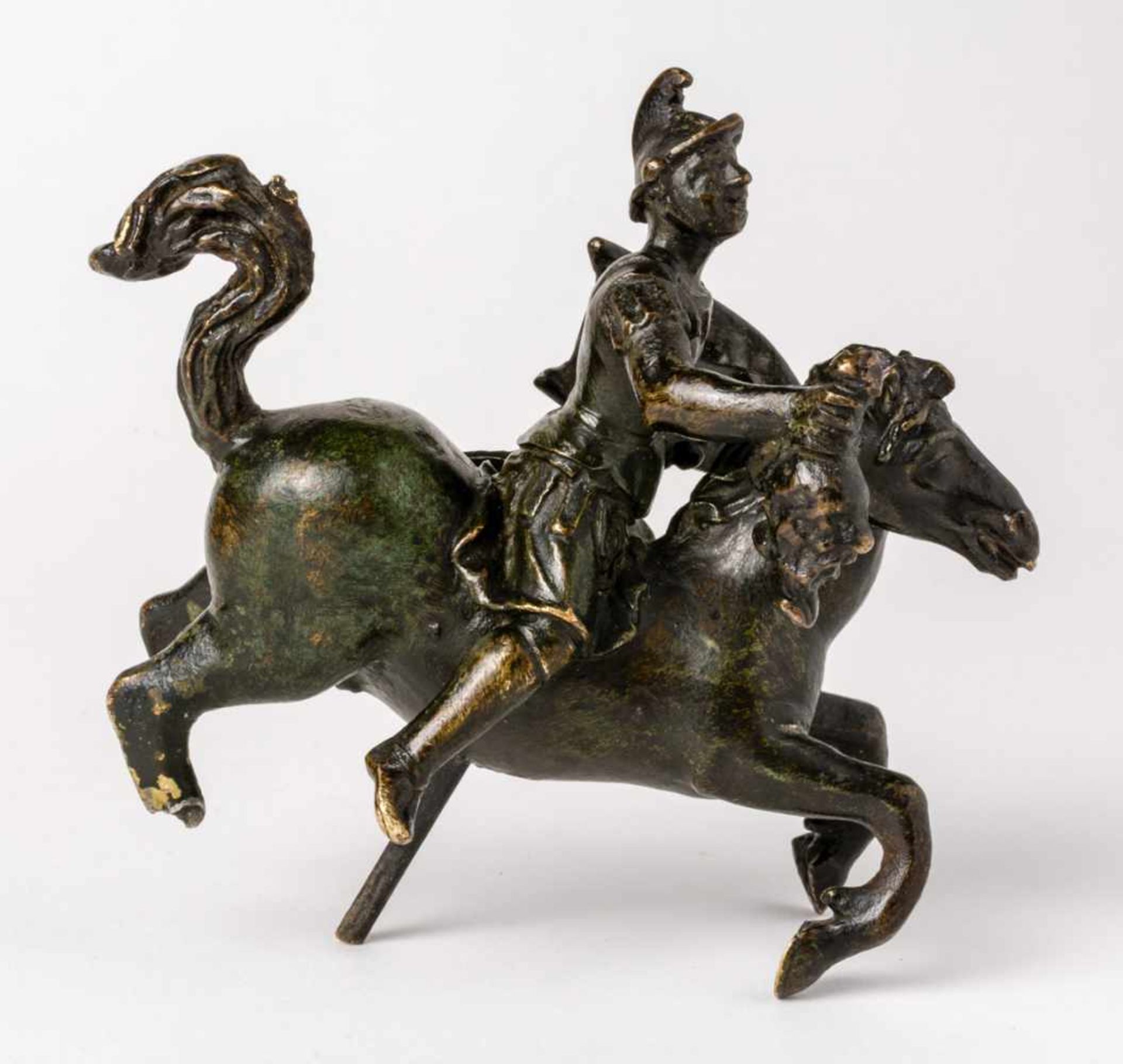 Kämpfer zu Pferd Bronzefigur, wohl 16. / 17. Jh. 8,5 cm hoch Warrior on horseback, Bronze figure,