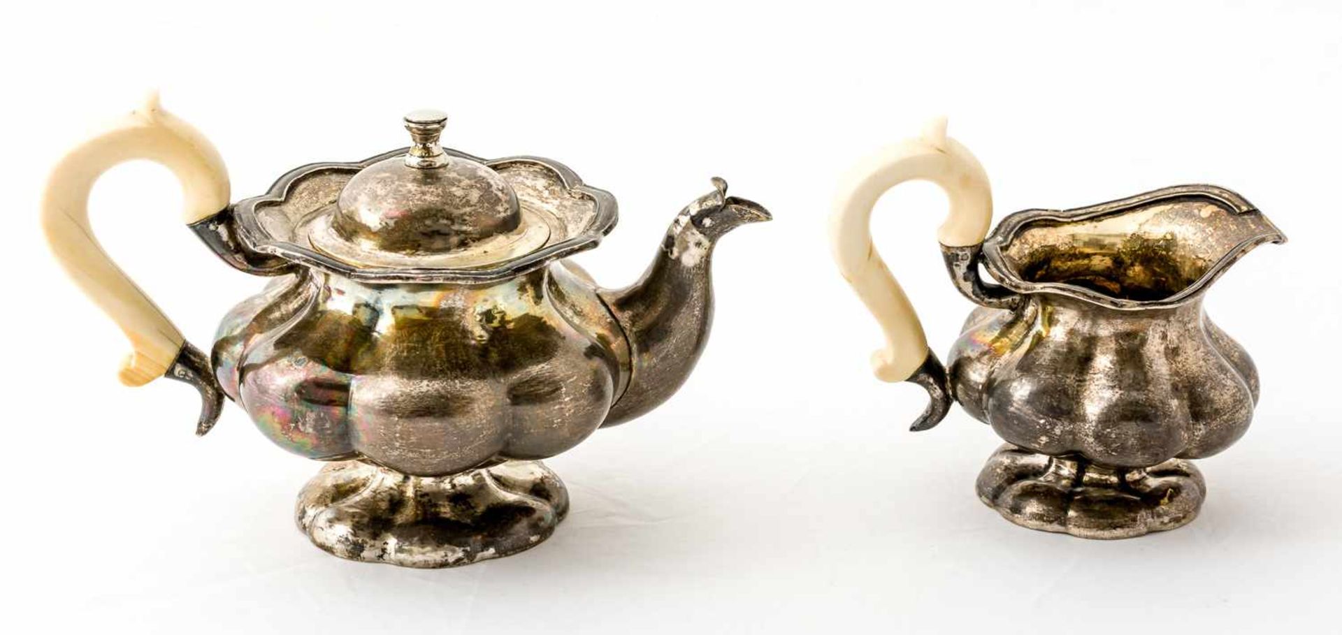 Teekanne und Milchkännchen Russland, Silber, innen feuervergoldet (292g + 131g), Moskau 1850