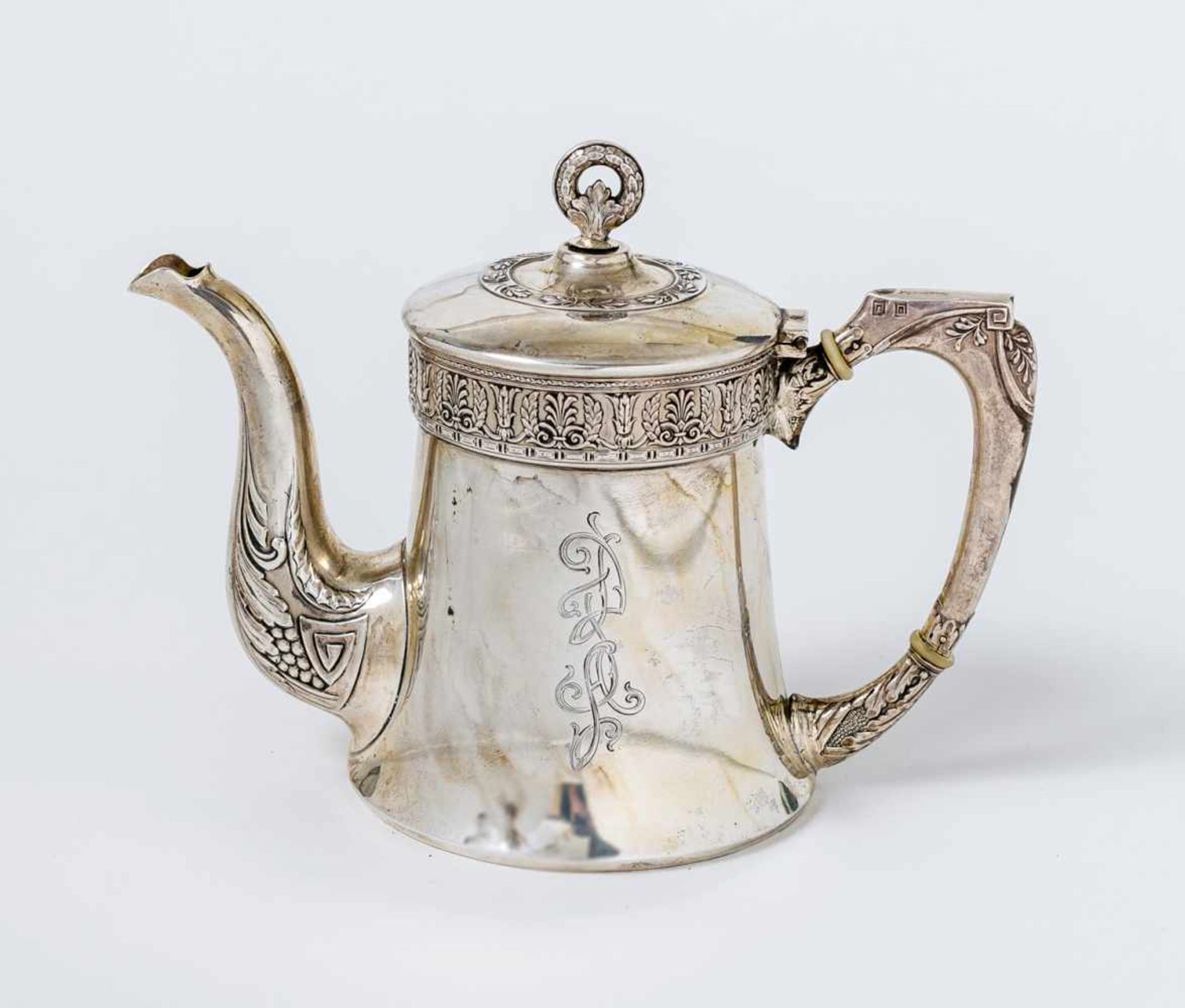 Teekanne Russland, Silber (366g), Moskau 1908-1917 Meister: wohl 2. Artel 14,5 x 19 x 10,1 cm