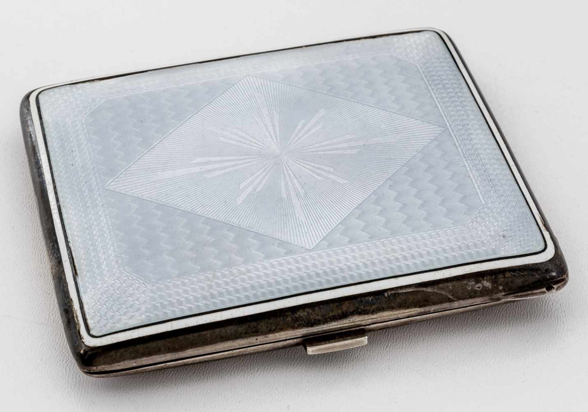 Zigarettendose mit Email Silber, Deutschland um 1910 1,3 x 9,2 x 8 cm Cigarette-case with enamel,