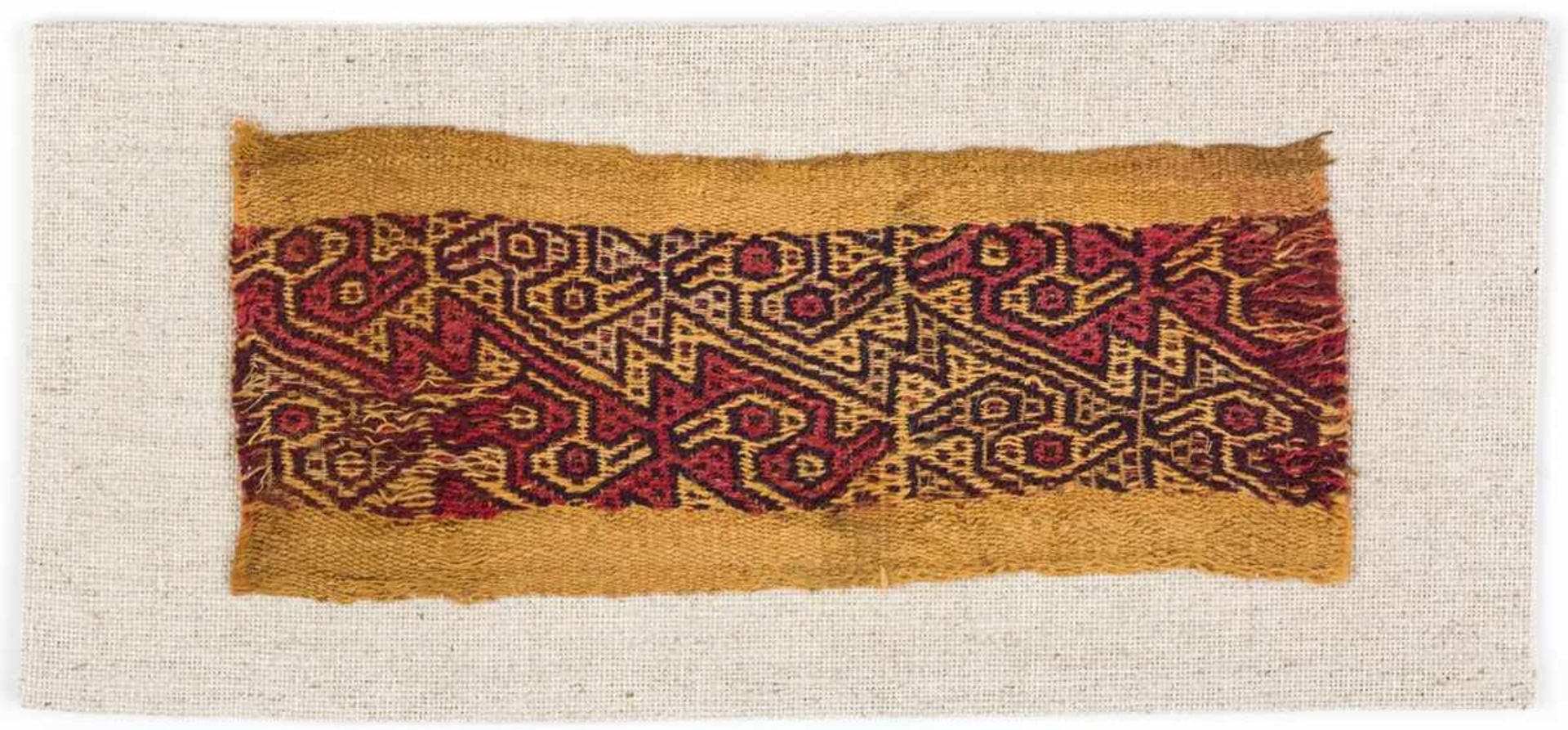 Altperuanisches Textilband mit Vogelmotiv nach Frau Dr. Hentschel: Alpaka. 100 - 800 ca. 9 x 21