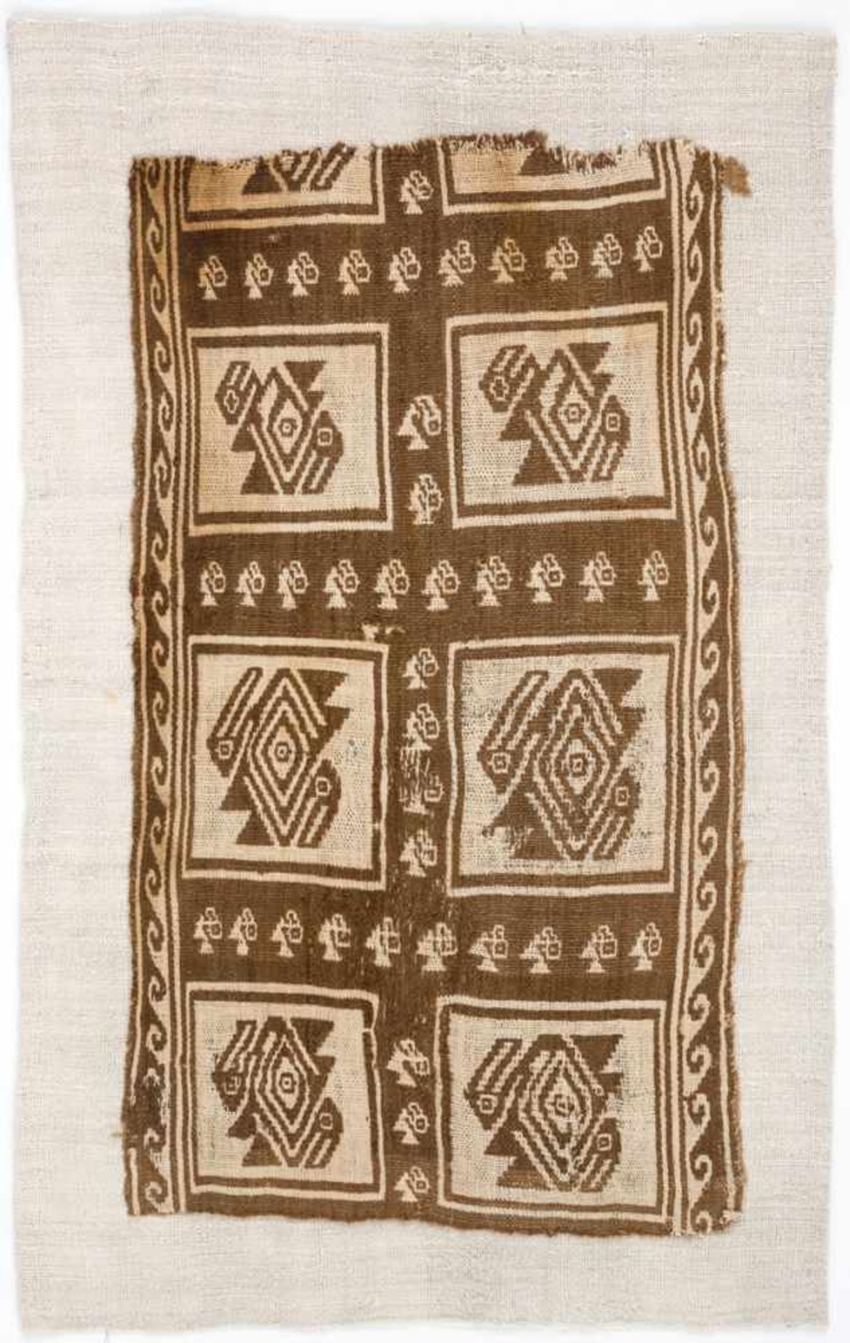 Altperuanisches TextilfragmentBaumwolleca. 50 x 28 cmProvenienz: Sammlung Dr. Dorothea Hentschel /