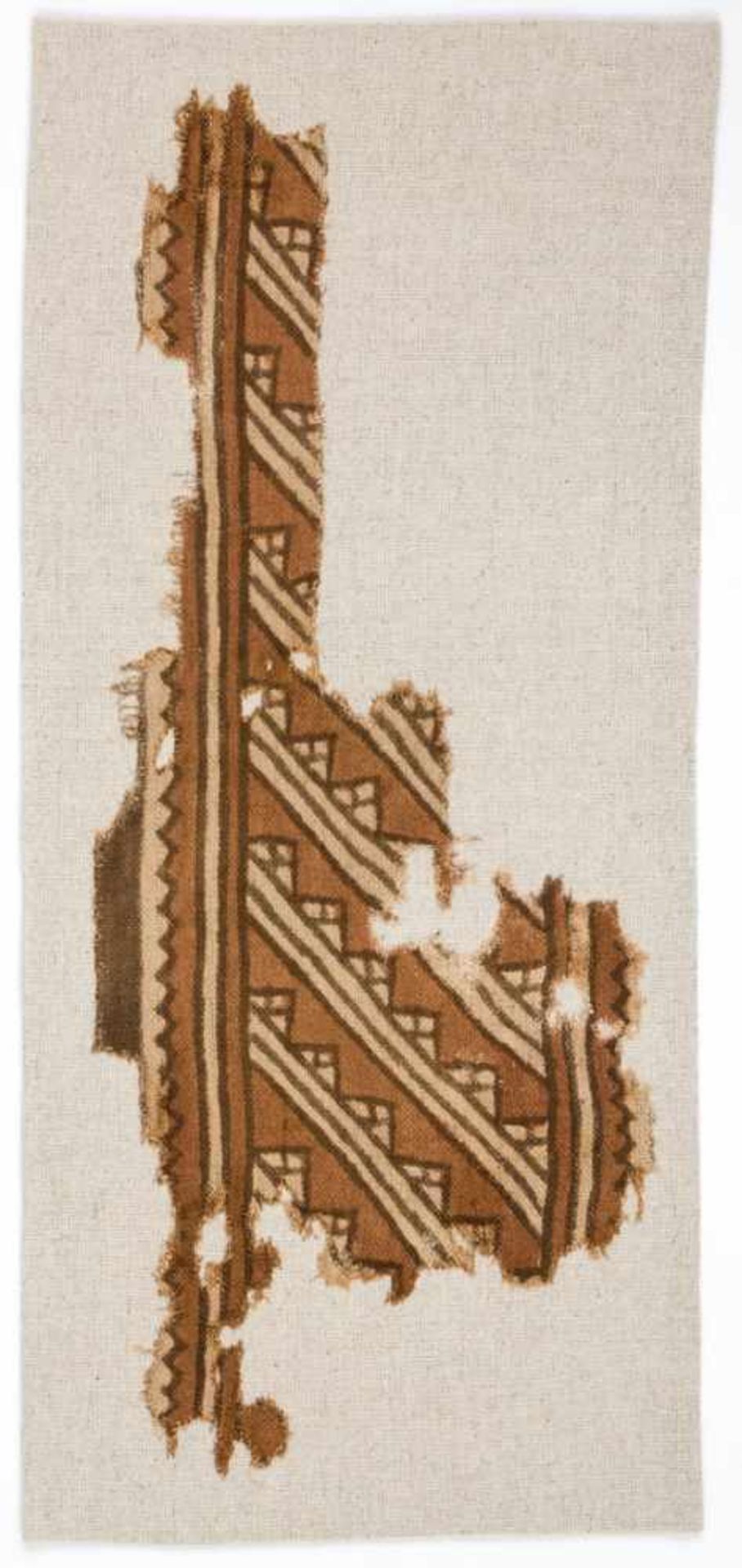 Altperuanisches Textilfragment nach Frau Dr. Hentschel: Baumwolle, Leinenbindung, Kette mit