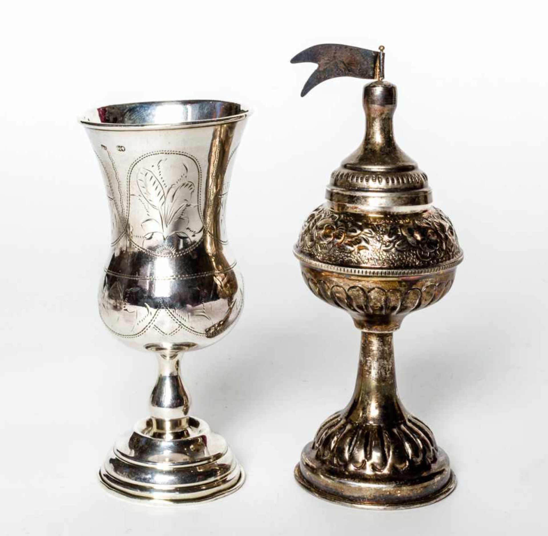 Kiddhuschbecher und Besamimbüchse Osteuropa (Russland ?), Silber (144g) Links: d: 6 cm, h: 12,5