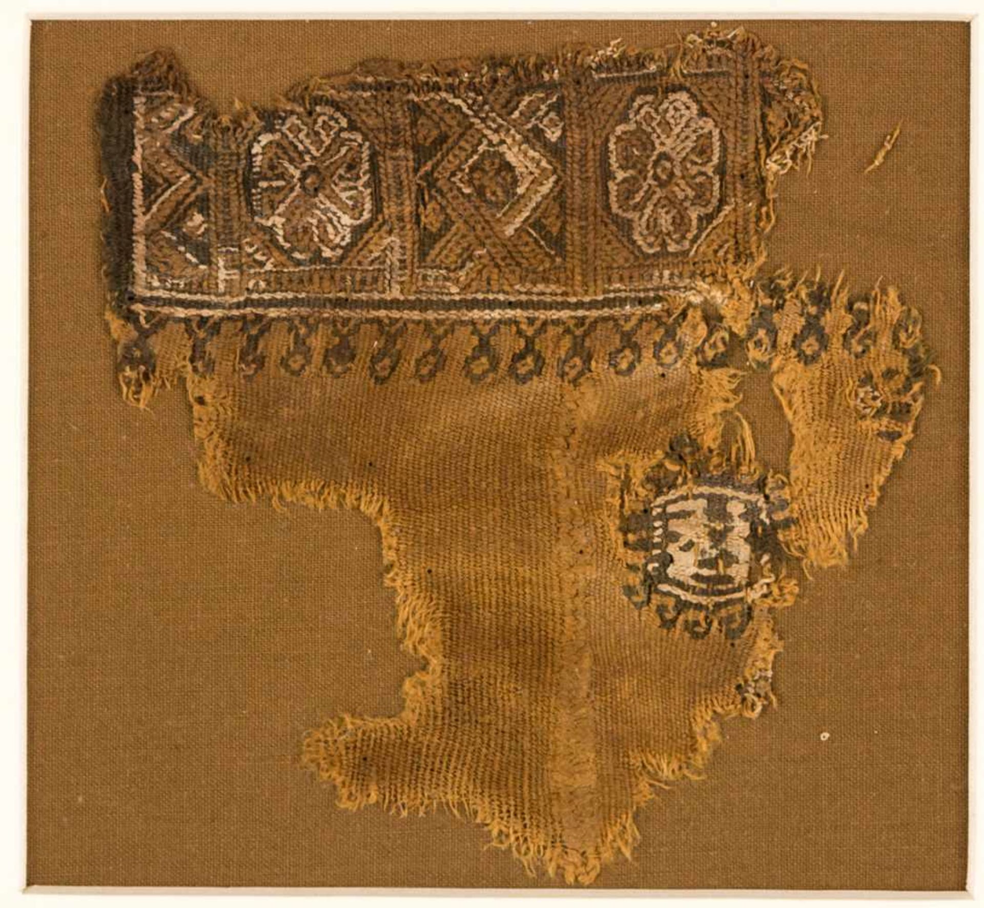 Koptisches TextilfragmentWirkerei, Leinen / Wolle, wohl 3.-8. Jh.ca. 12,5 x 12 cmProvenienz: Dr.