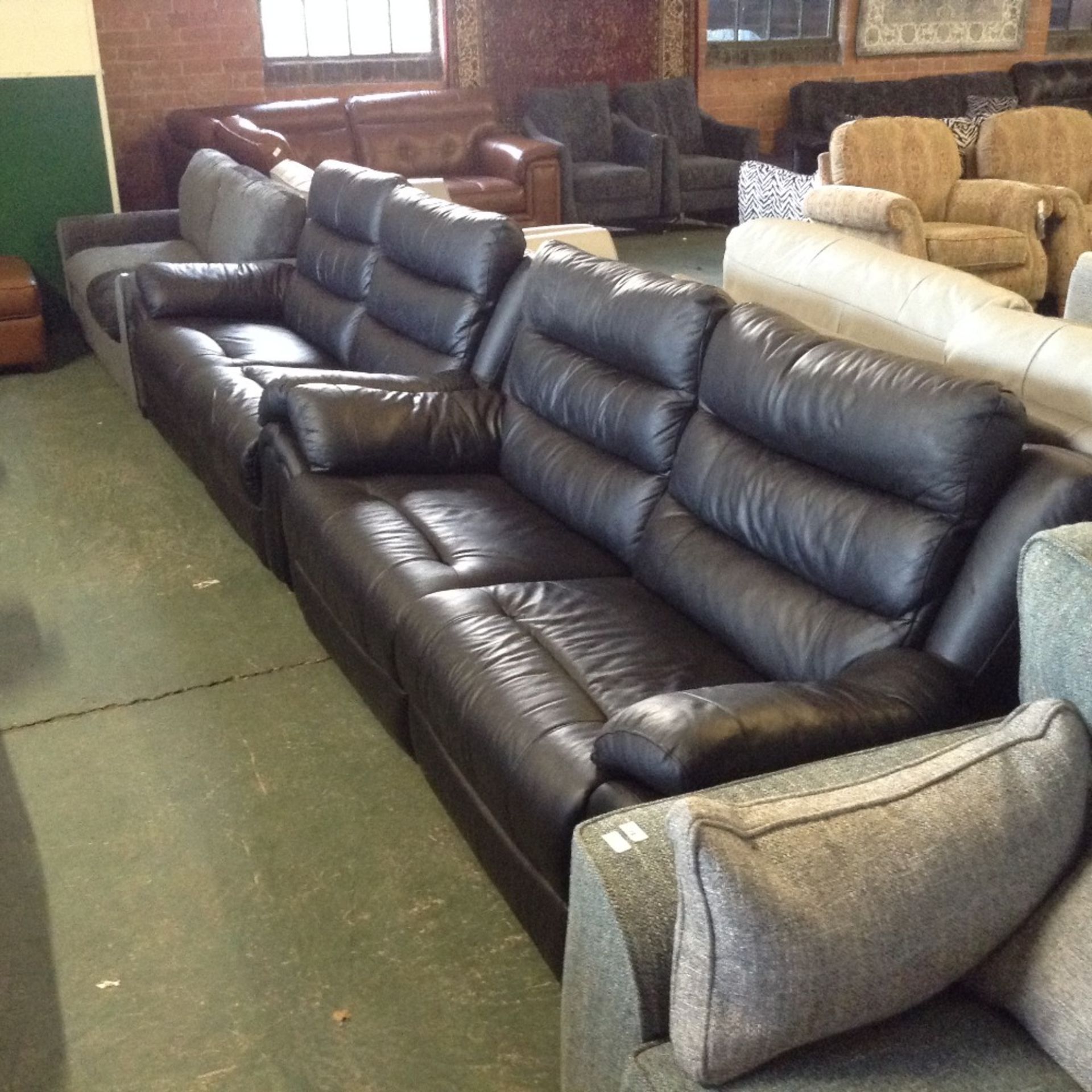 BLACK LEATHER ELECTRIC RECLINING 2 X TWO SEATER SO