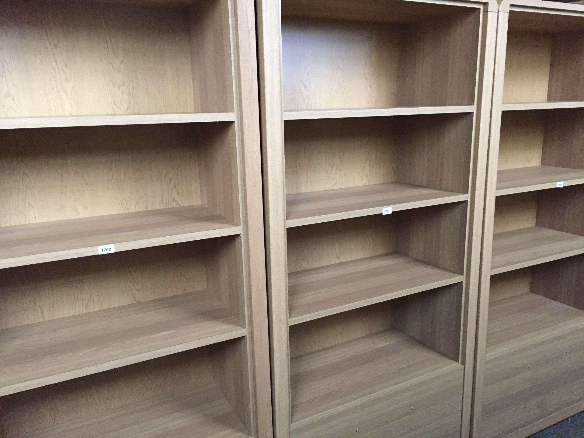 OAK OPEN BOOKCASE (return)