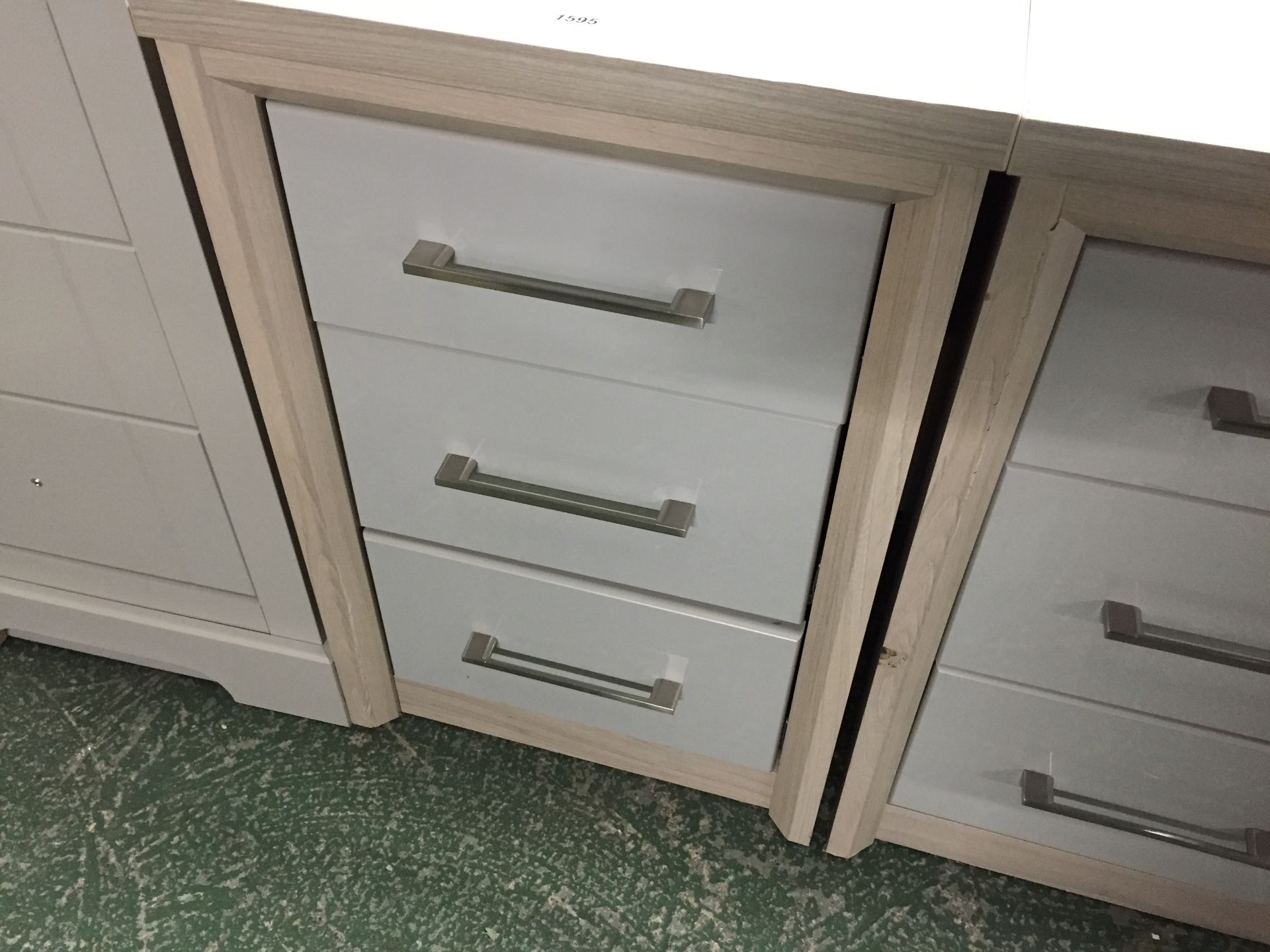 WHITE 3 DRAWER BEDSIDE (return)