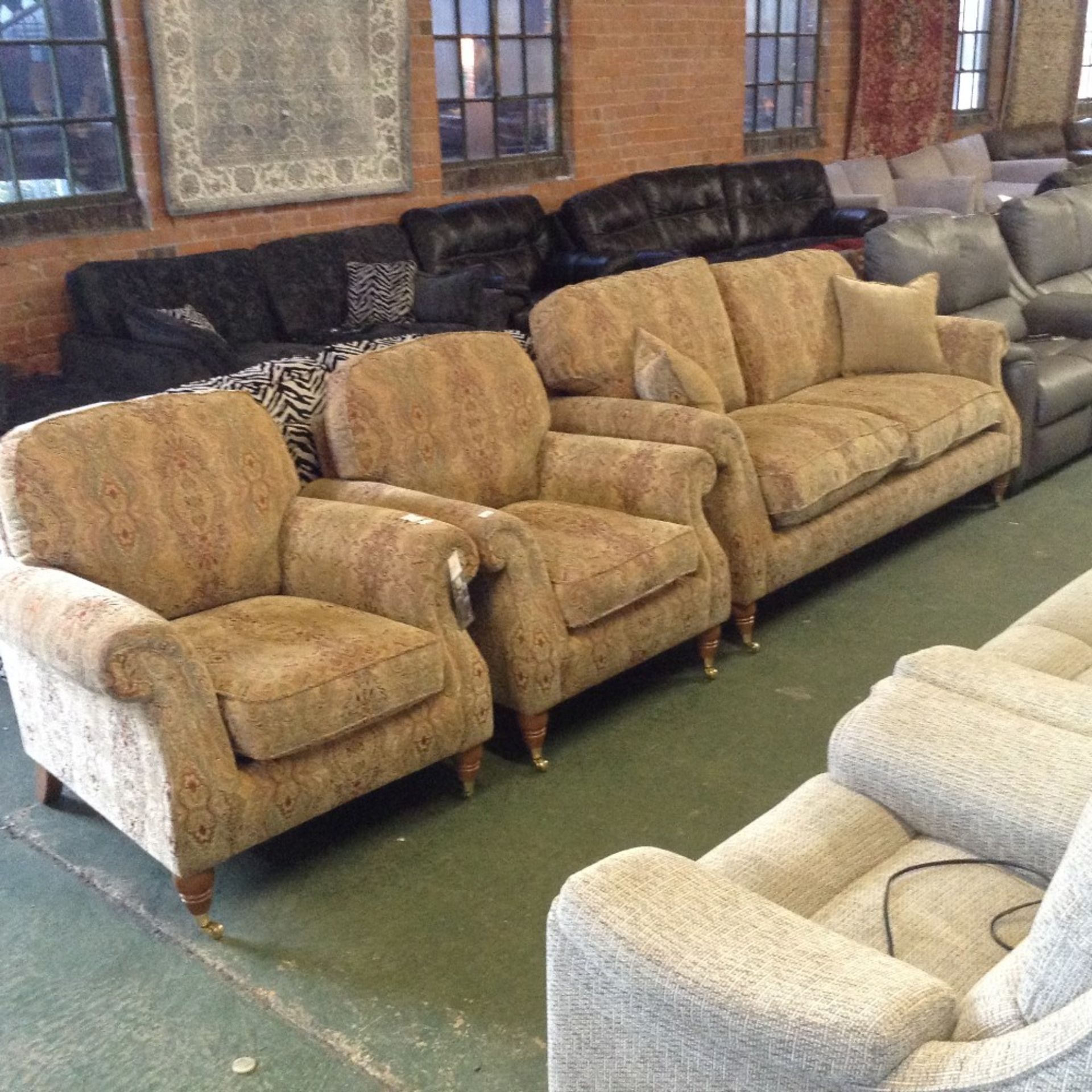 GOLDEN FLORAL PATTERNED 2 SEATER SOFA AND 2 CHAIRS