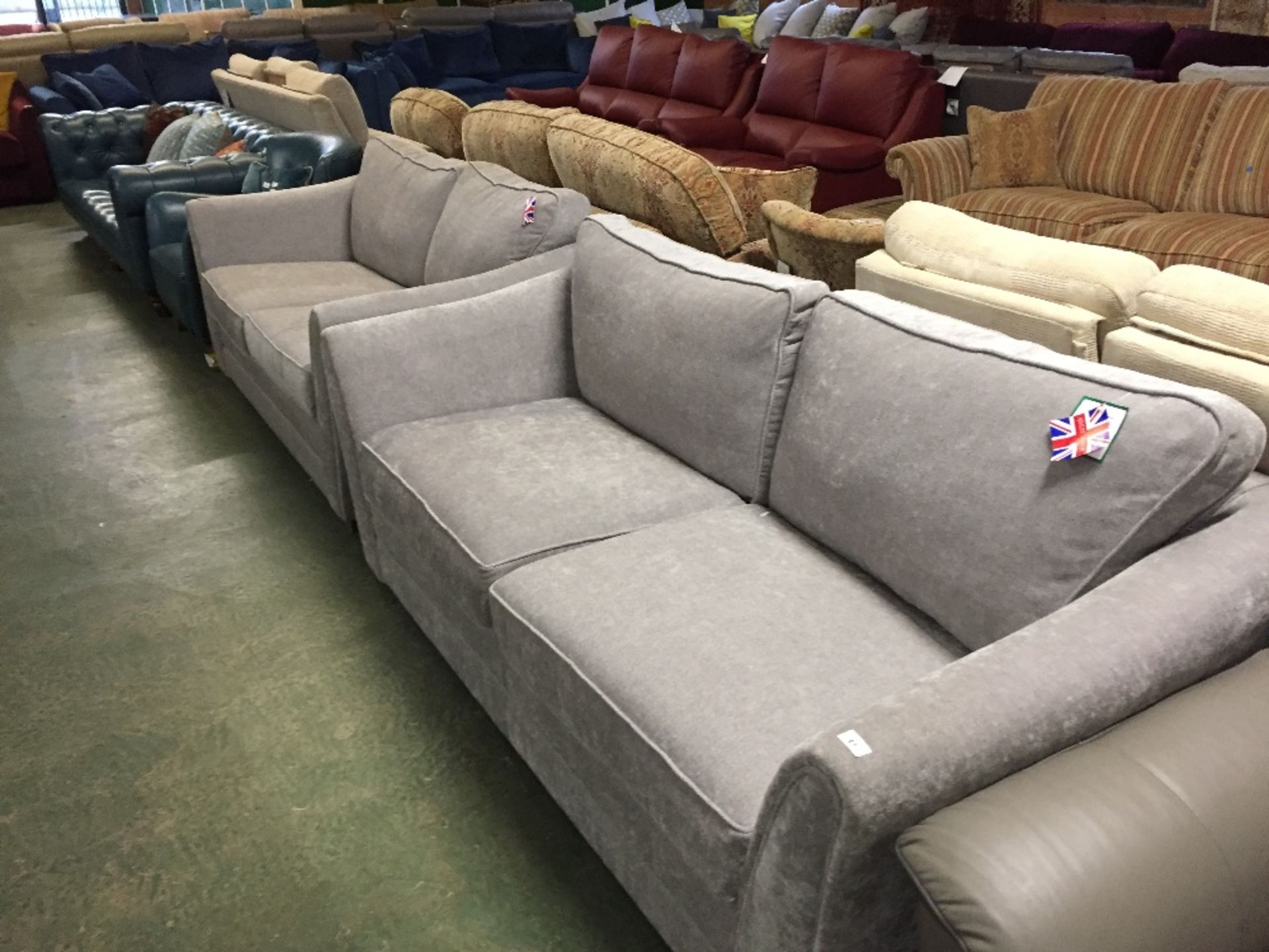 GREY 3 SEATER SOFA AND 2 SEATER SOFA (5591-5593)