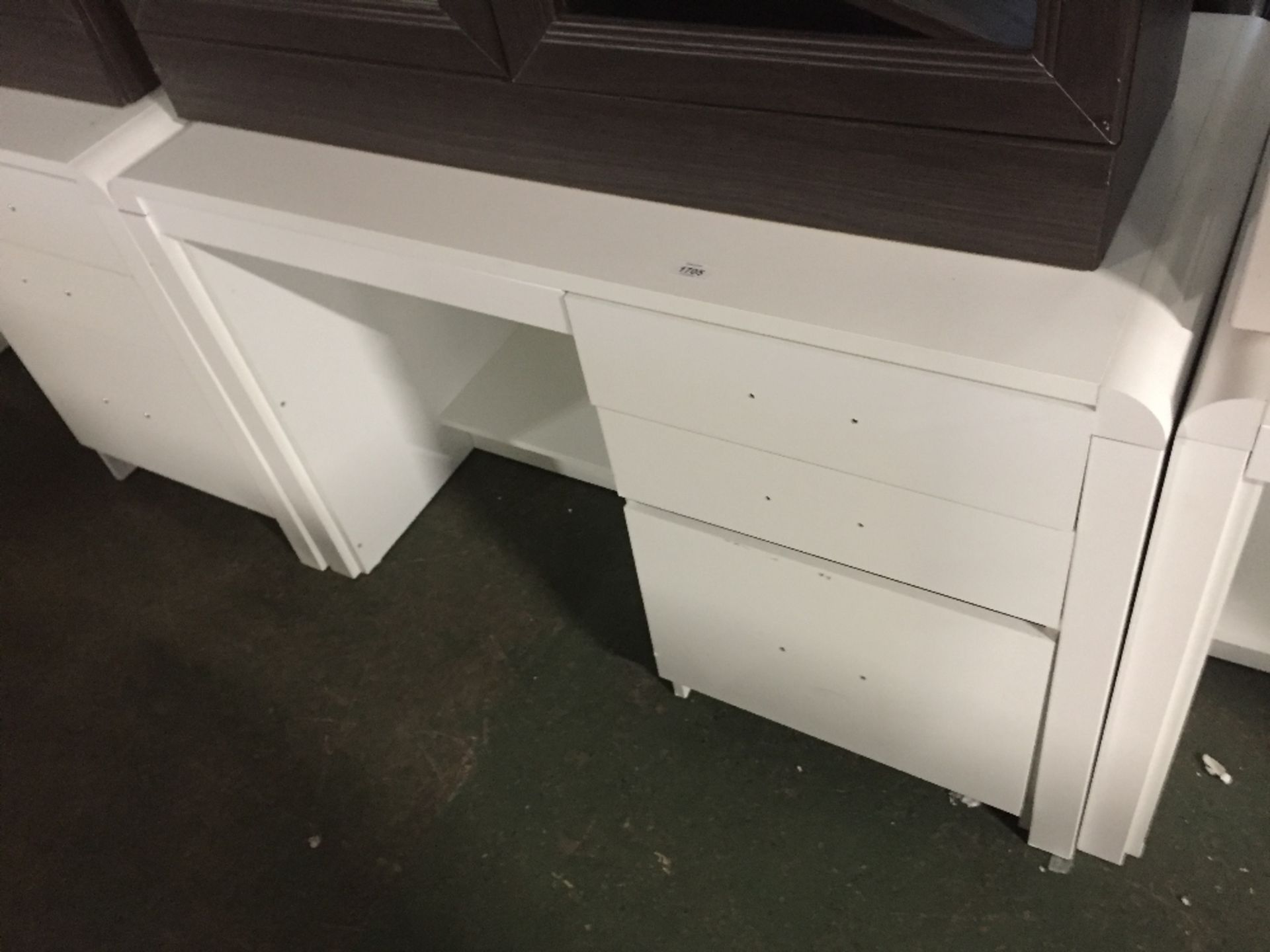 WHITE 3 DRAWER DESK (return)