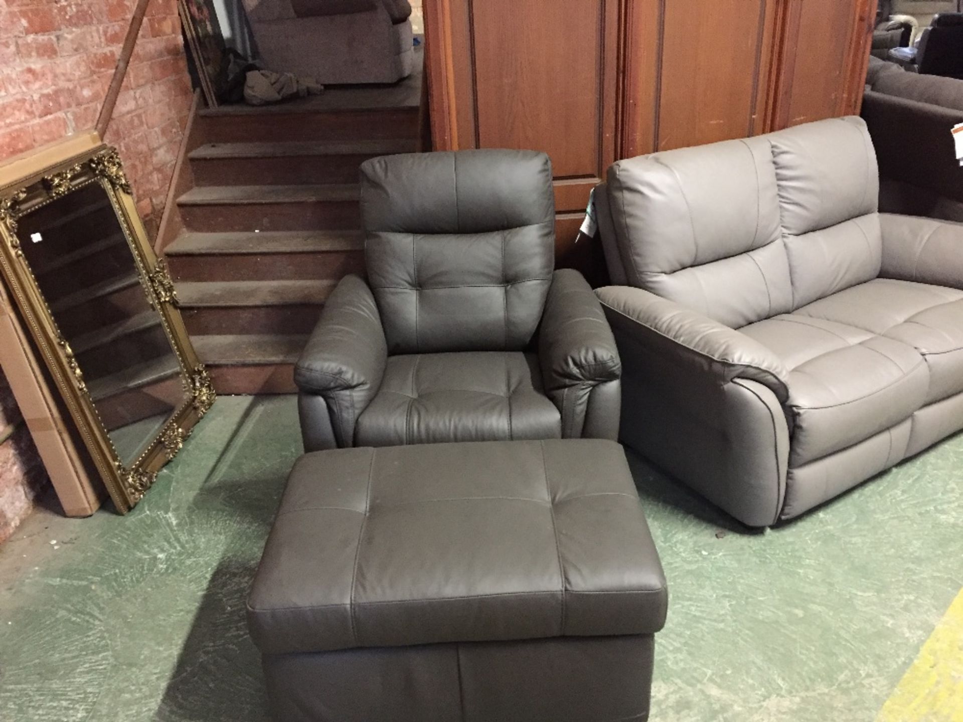 BROWN LEATHER MANUAL RECLINING CHAIR WITH ADJUSTAB (SW)
