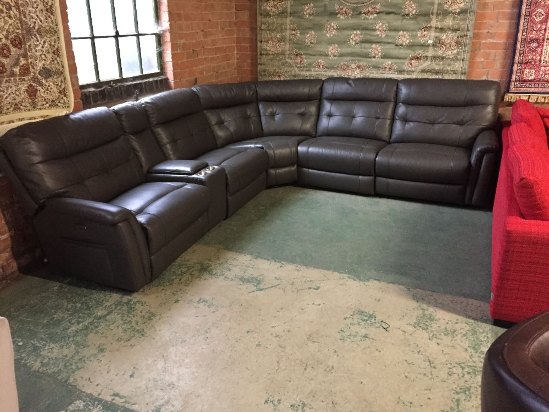 GREY LEATHER ELECTRIC RECLINING 5 PART CORNER GROU