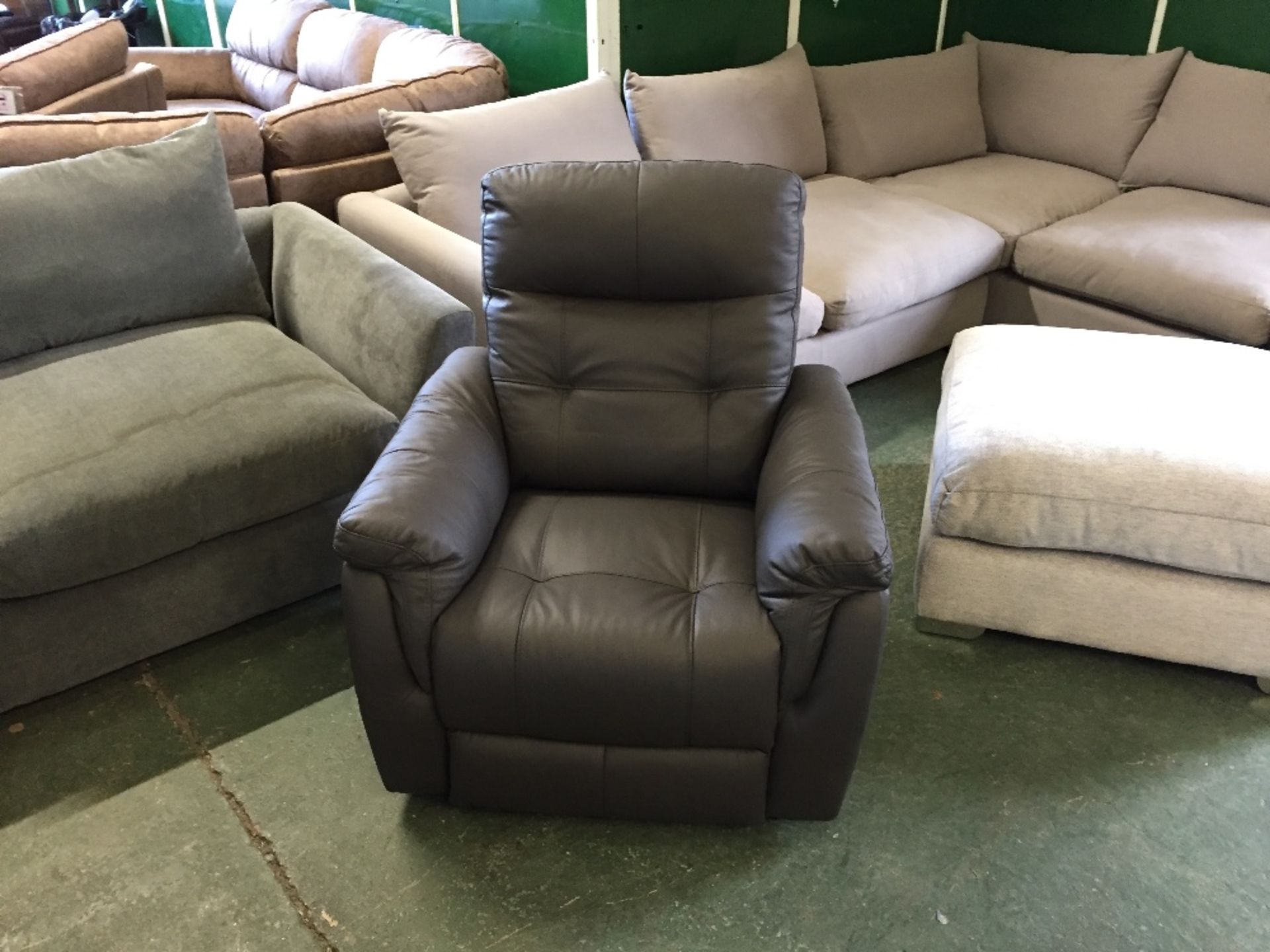 BROWN LEATHER MANUAL RECLINING CHAIR WITH ADJUSTAB