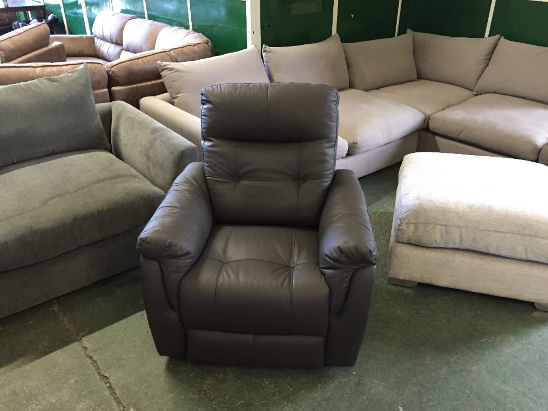 BROWN LEATHER MANUAL RECLINING CHAIR WITH ADJUSTAB