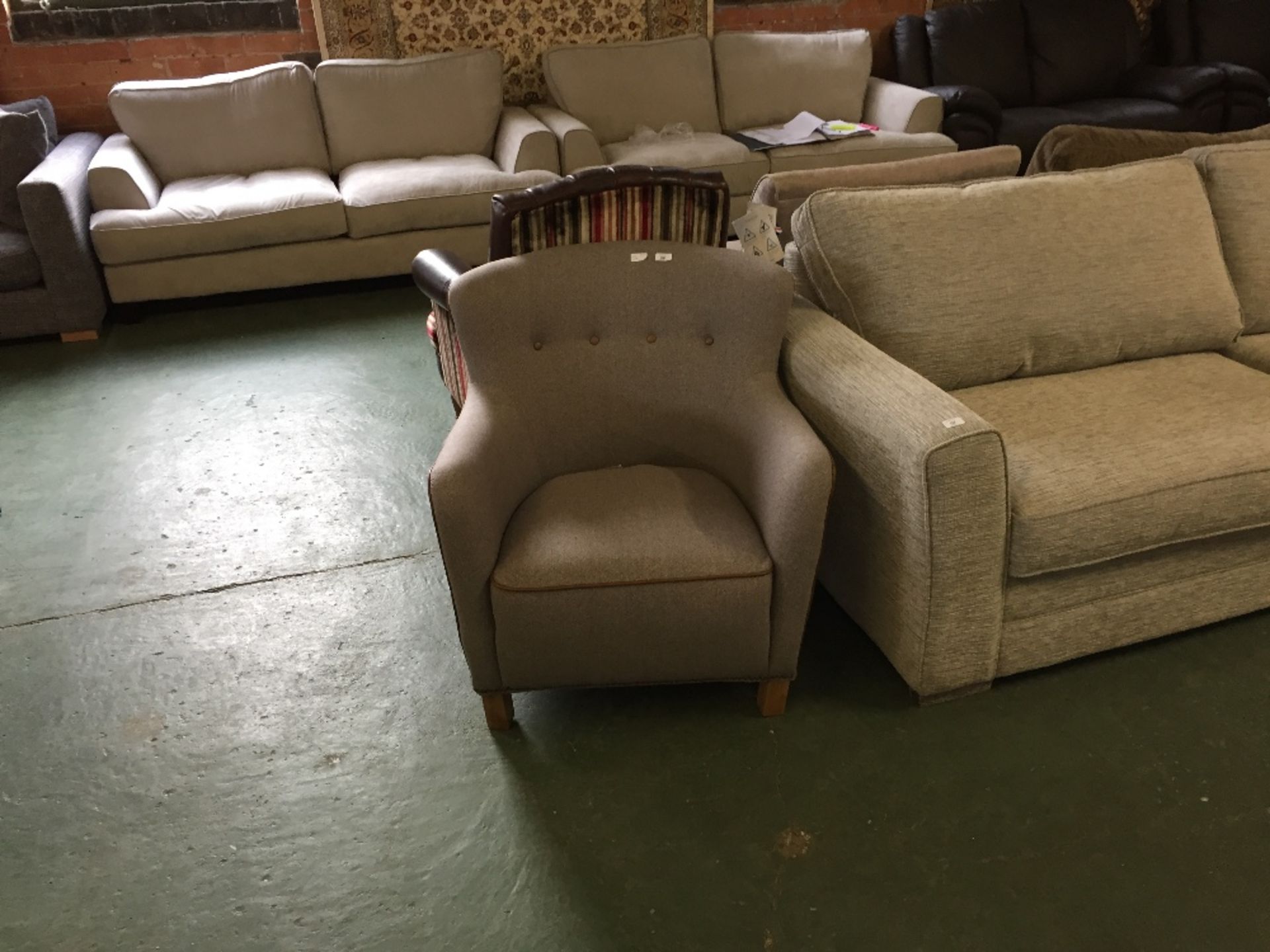 GREY ACCENT CHAIR (1623)