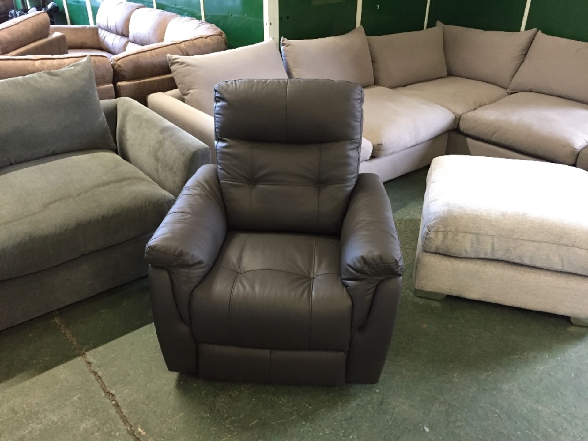 BROWN LEATHER MANUAL RECLINING CHAIR WITH ADJUSTAB