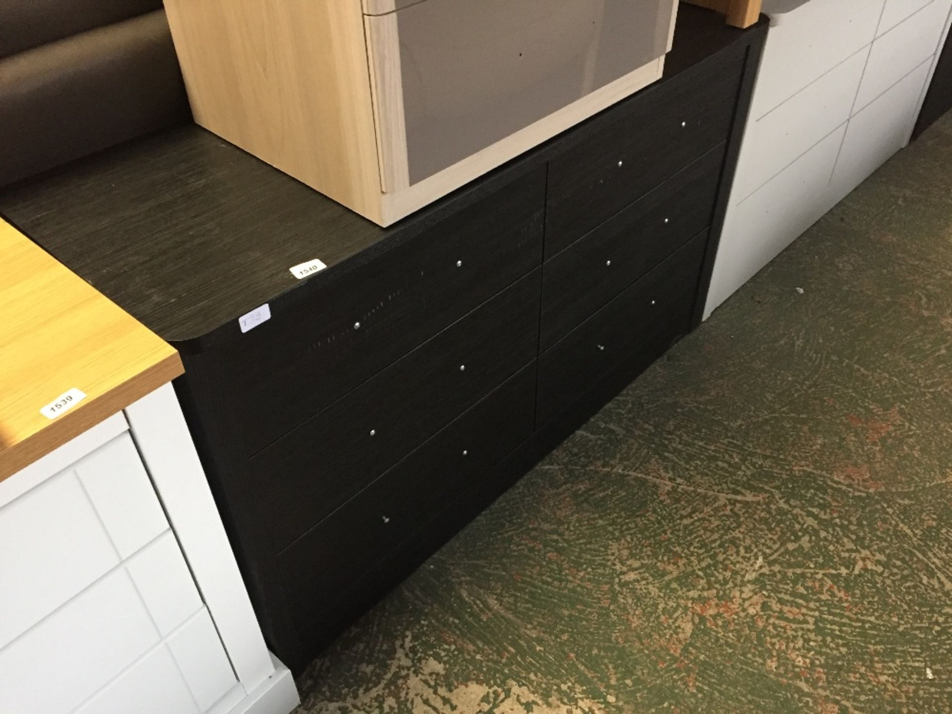 BLACK 6 DRAWER CHEST (missing handle)