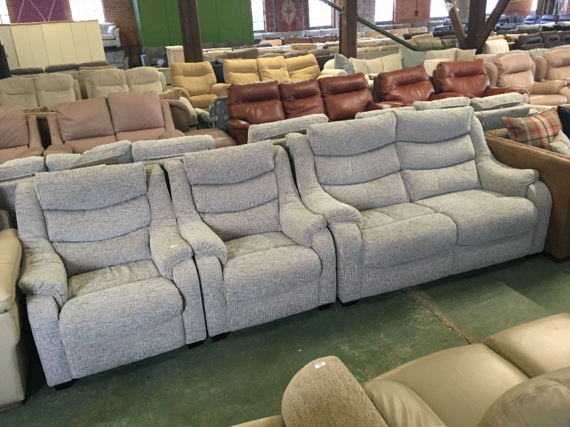 GREY HIGHBACK 3 SEATER SOFA AND 2 X CHAIRS (TROO10