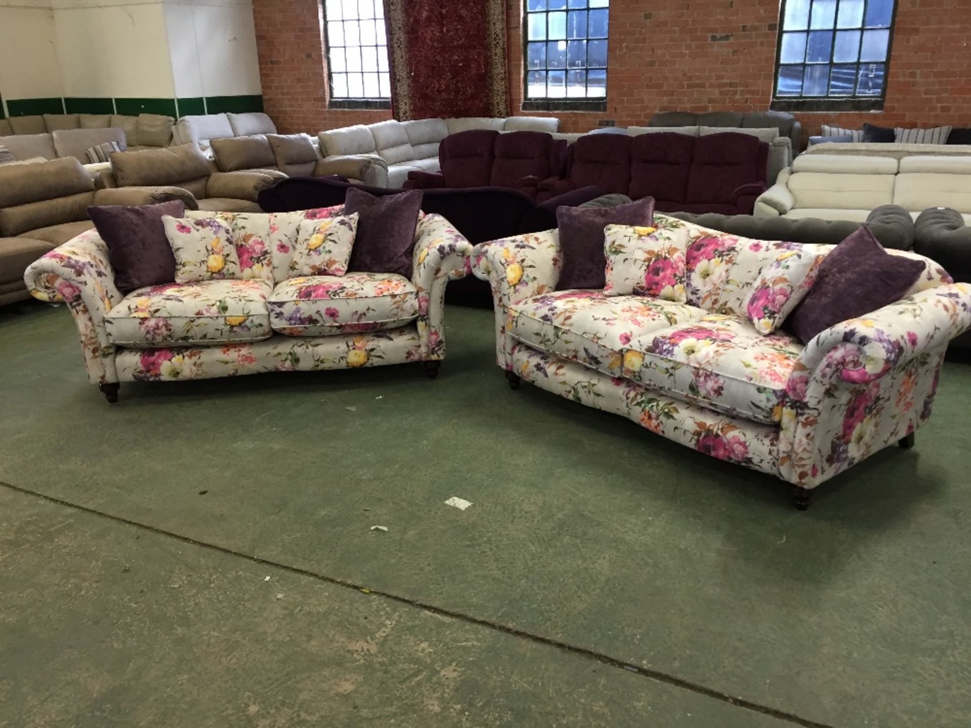 2 FLORAL PATTERNED 2 AND A HALF SEATER SOFAS (TT9-