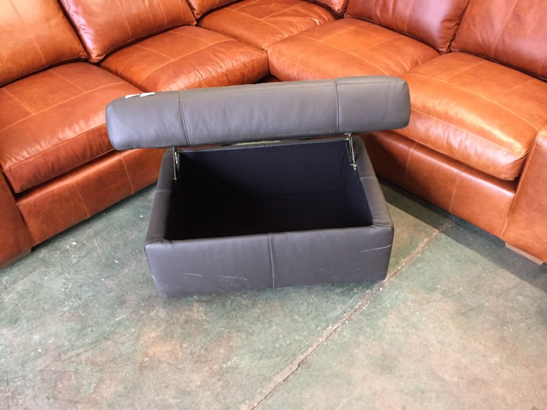 BROWN LEATHER LARGE STORAGE FOOTSTOOL (SW)