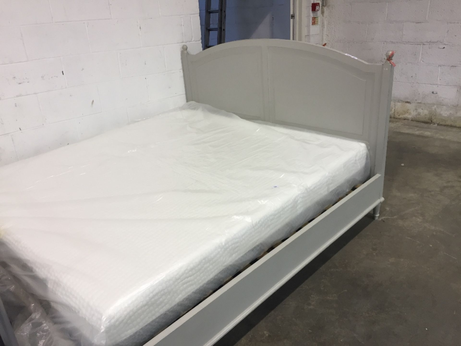 HAND MADE PAINTED 6 FT BEDFRAME