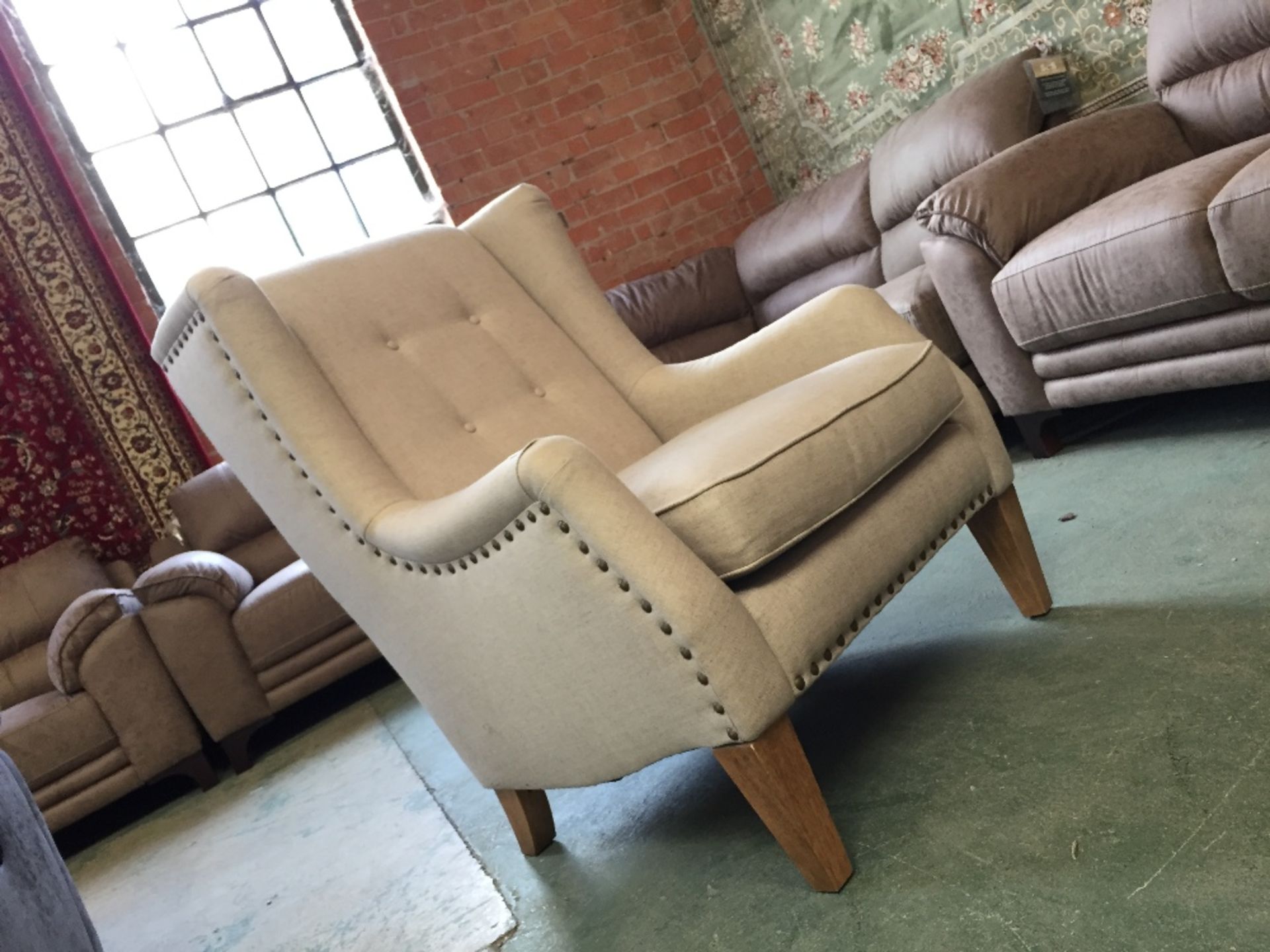 NATURAL WING CHAIR (318-1913)