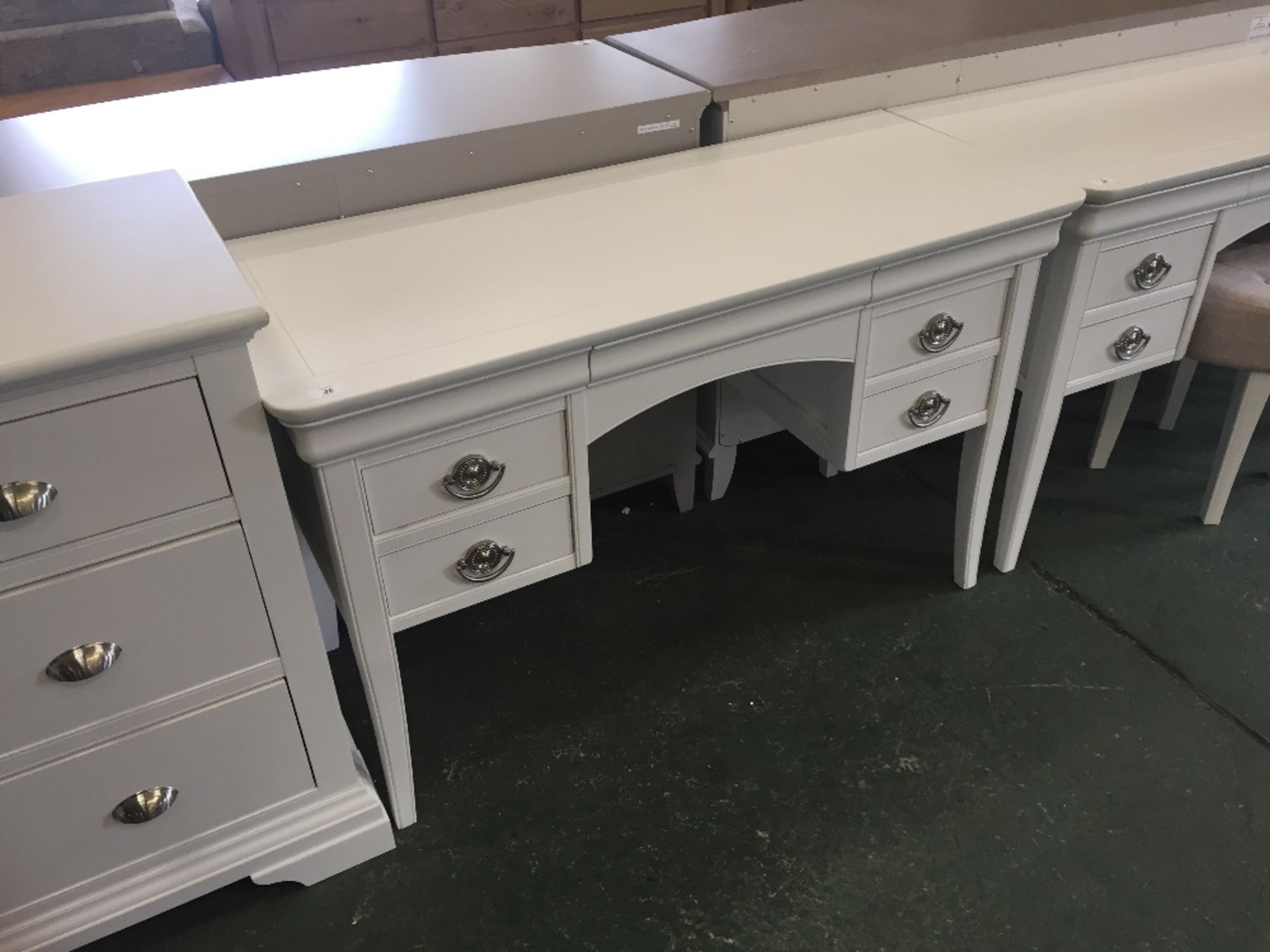 CHANTILLY WHITE DRESSING TABLE (4)